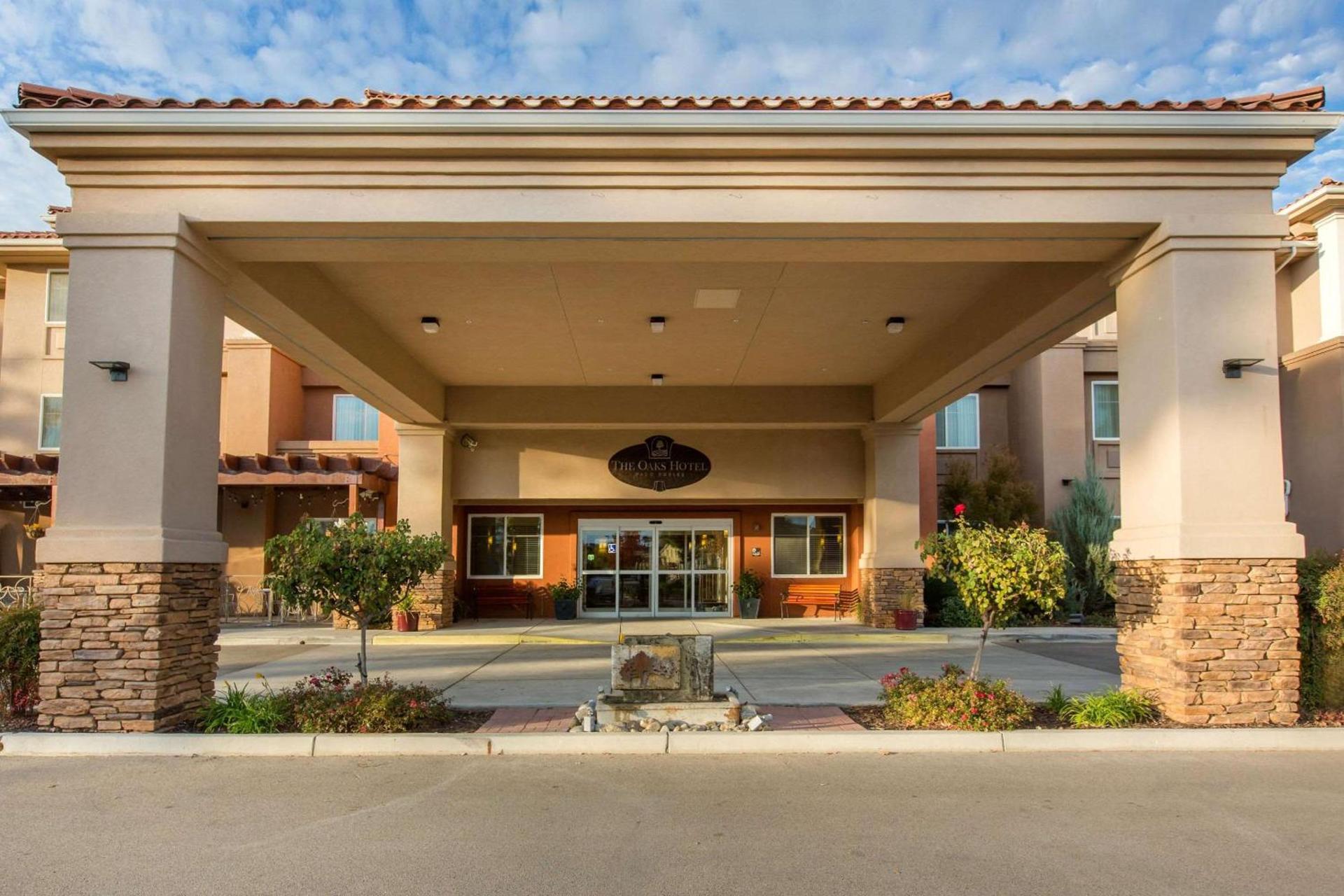 The Oaks Hotel & Suites — hotel in Paso Robles