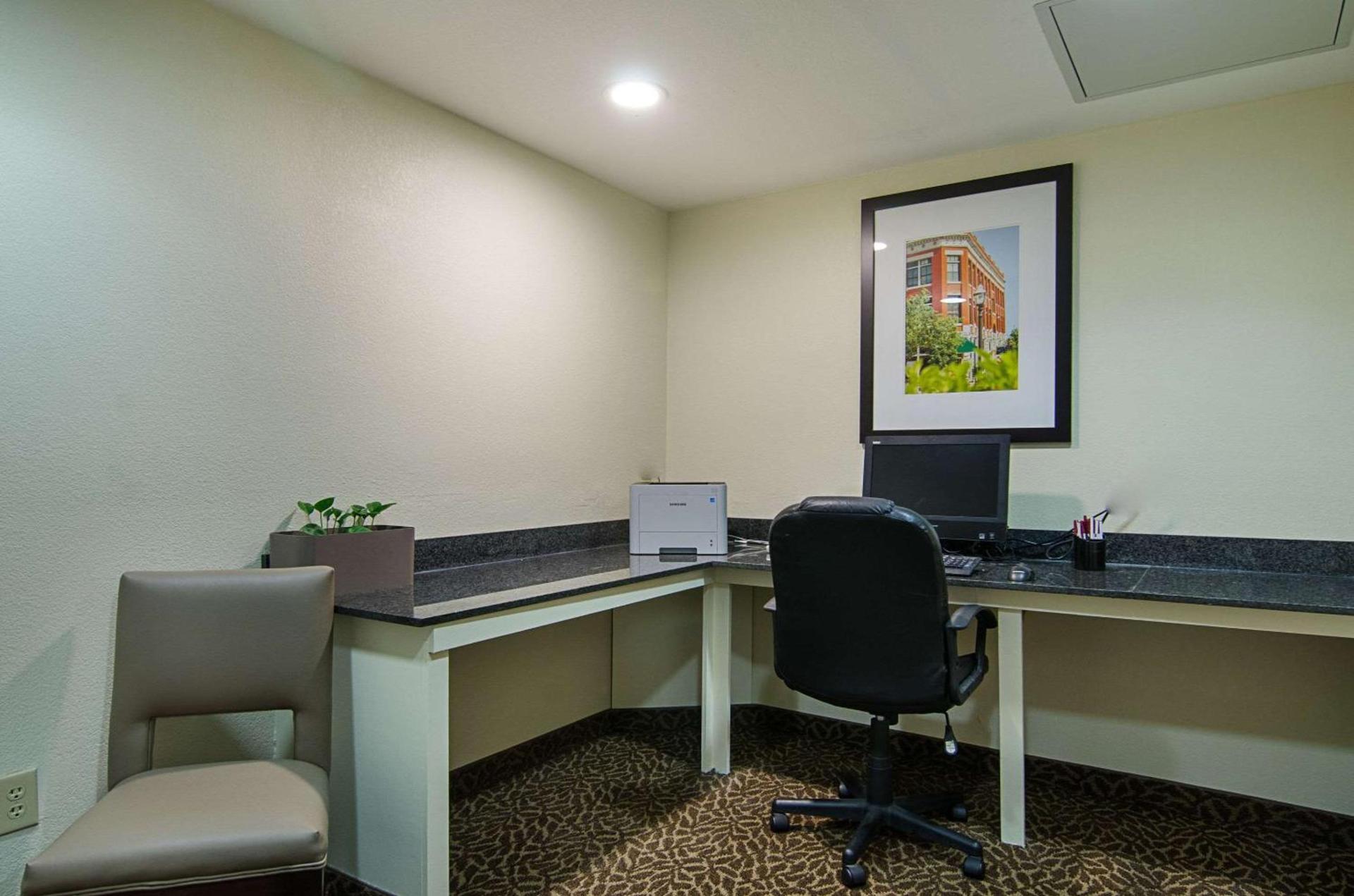 Quality Suites Springdale West I-49 — hotel in Springdale