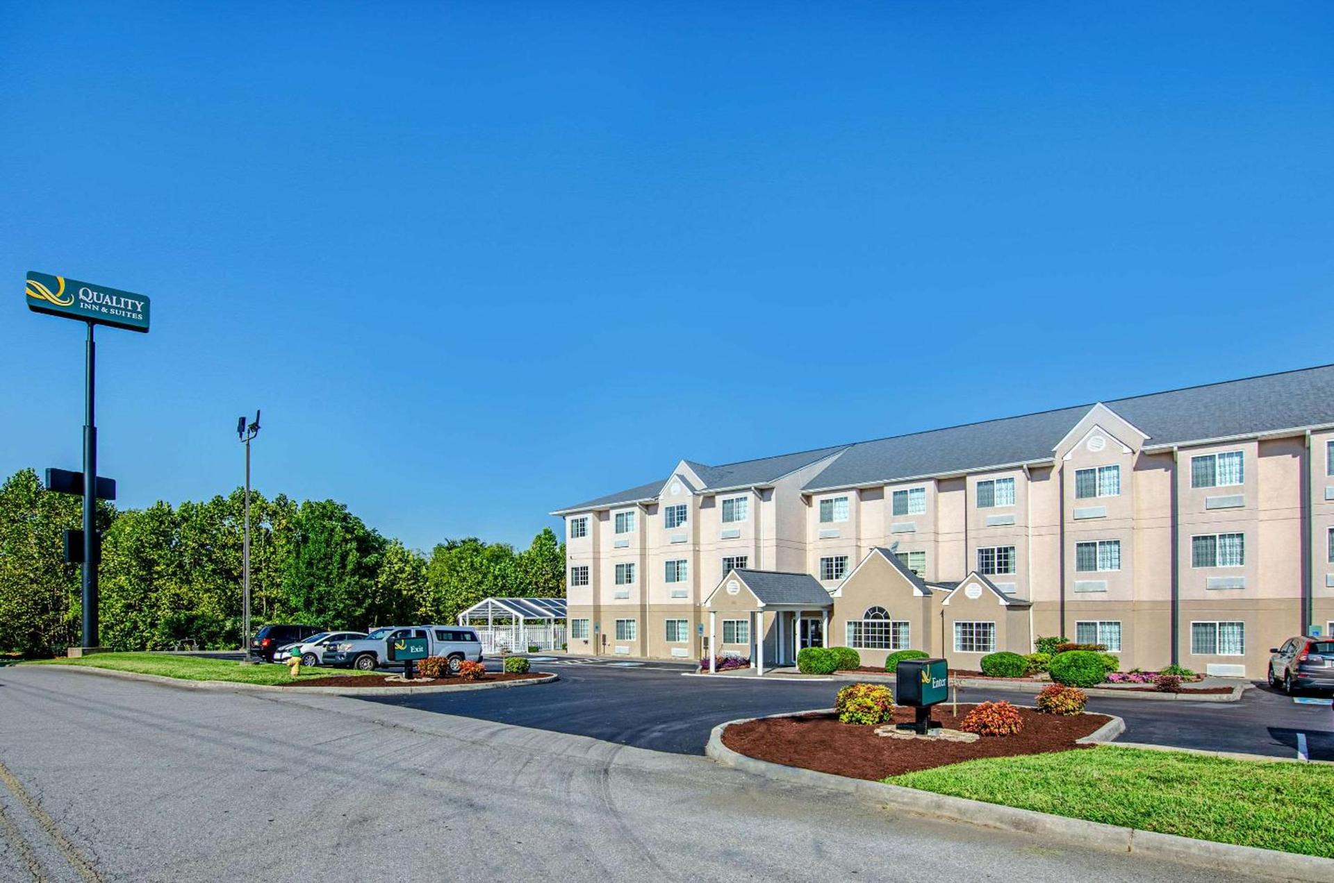 Quality Inn & Suites Bristol North — hotel in Bristol