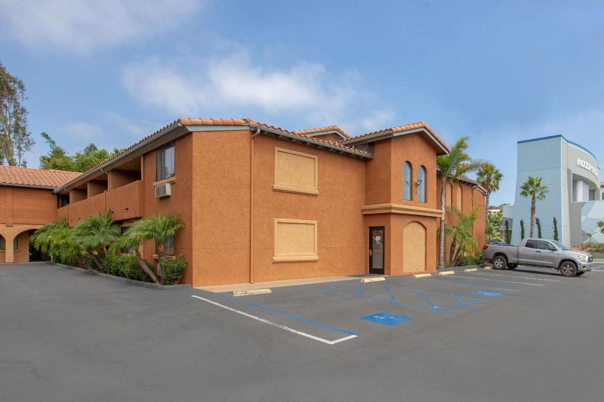 Quality Inn & Suites Oceanside Near Camp Pendleton — hotel in Oceanside