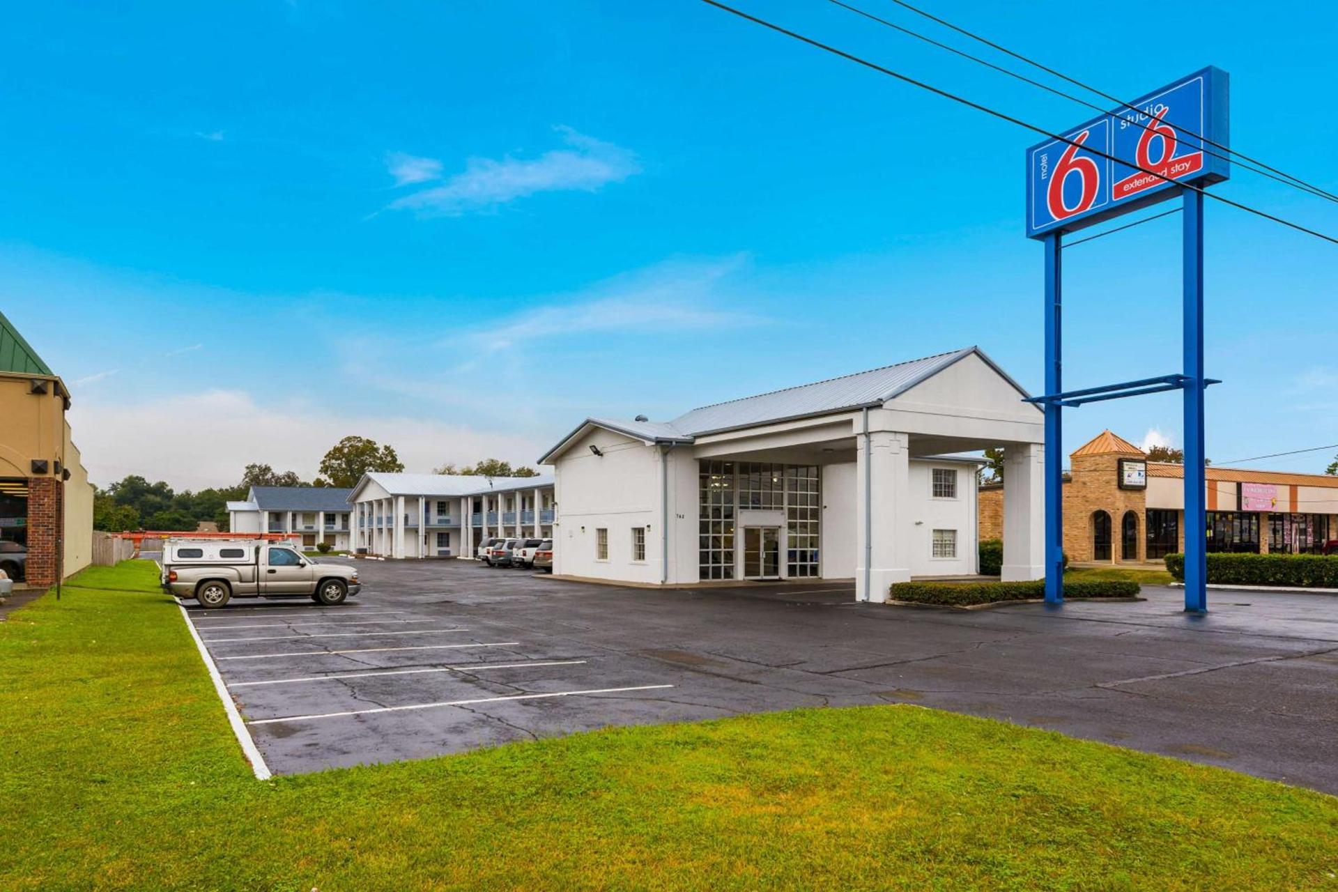 Motel 6-Alexandria, LA - South — hotel in Alexandria