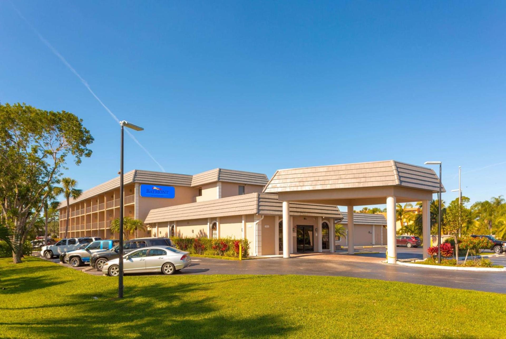 Baymont by Wyndham Bonita Springs — hotel in Bonita Springs