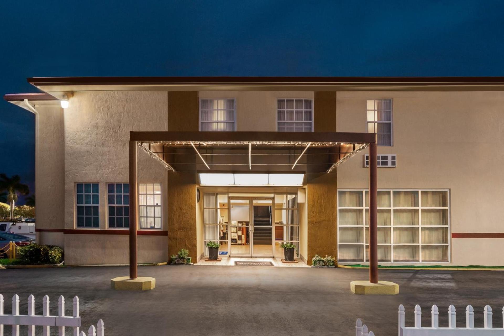 Belmont Inn & Suites — hotel in Florida City