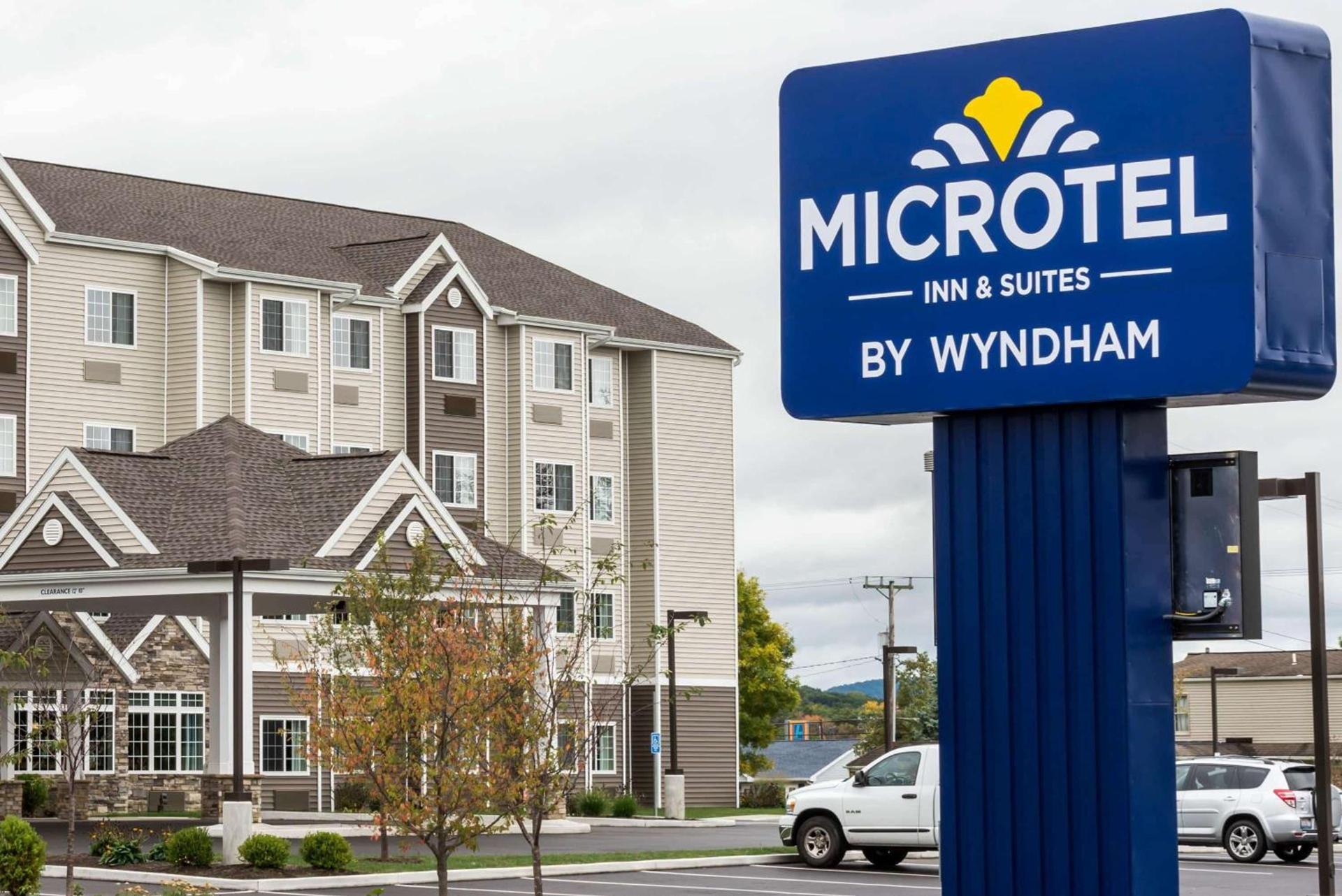 Microtel Inn & Suites by Wyndham Altoona — hotel in Altoona