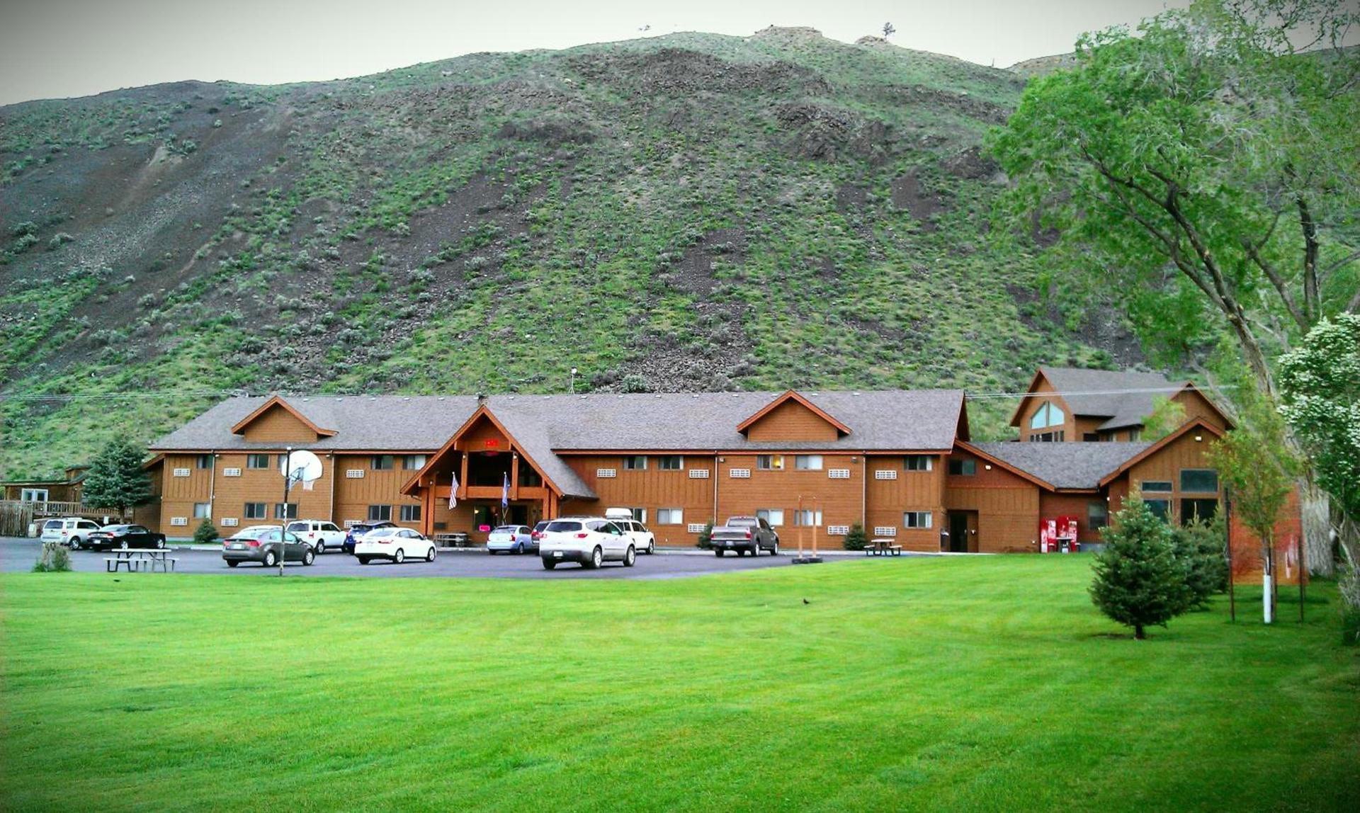 Yellowstone Village Inn and Suites — hotel in Gardiner
