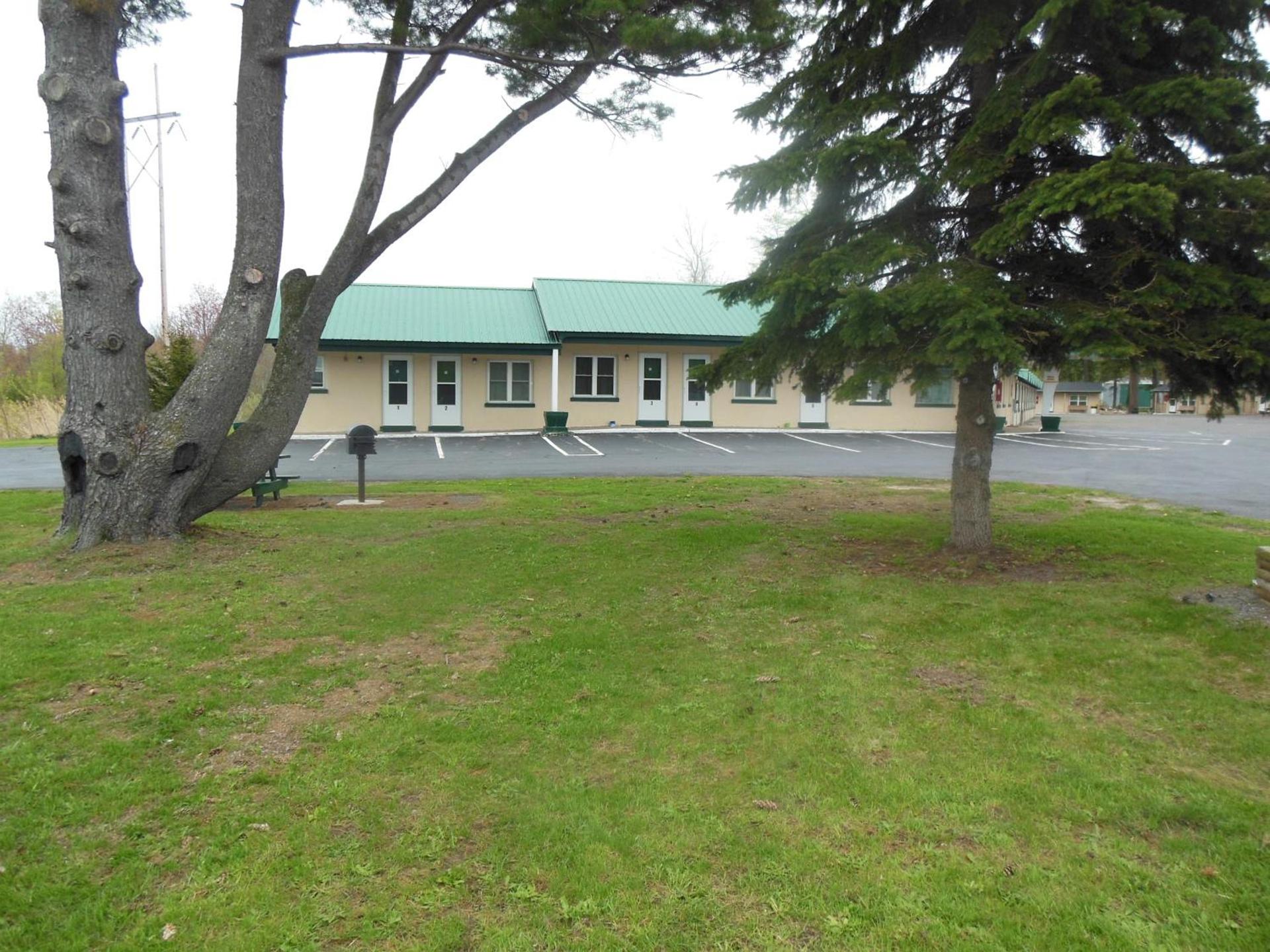 Evergreen Motel — hotel in Oswego