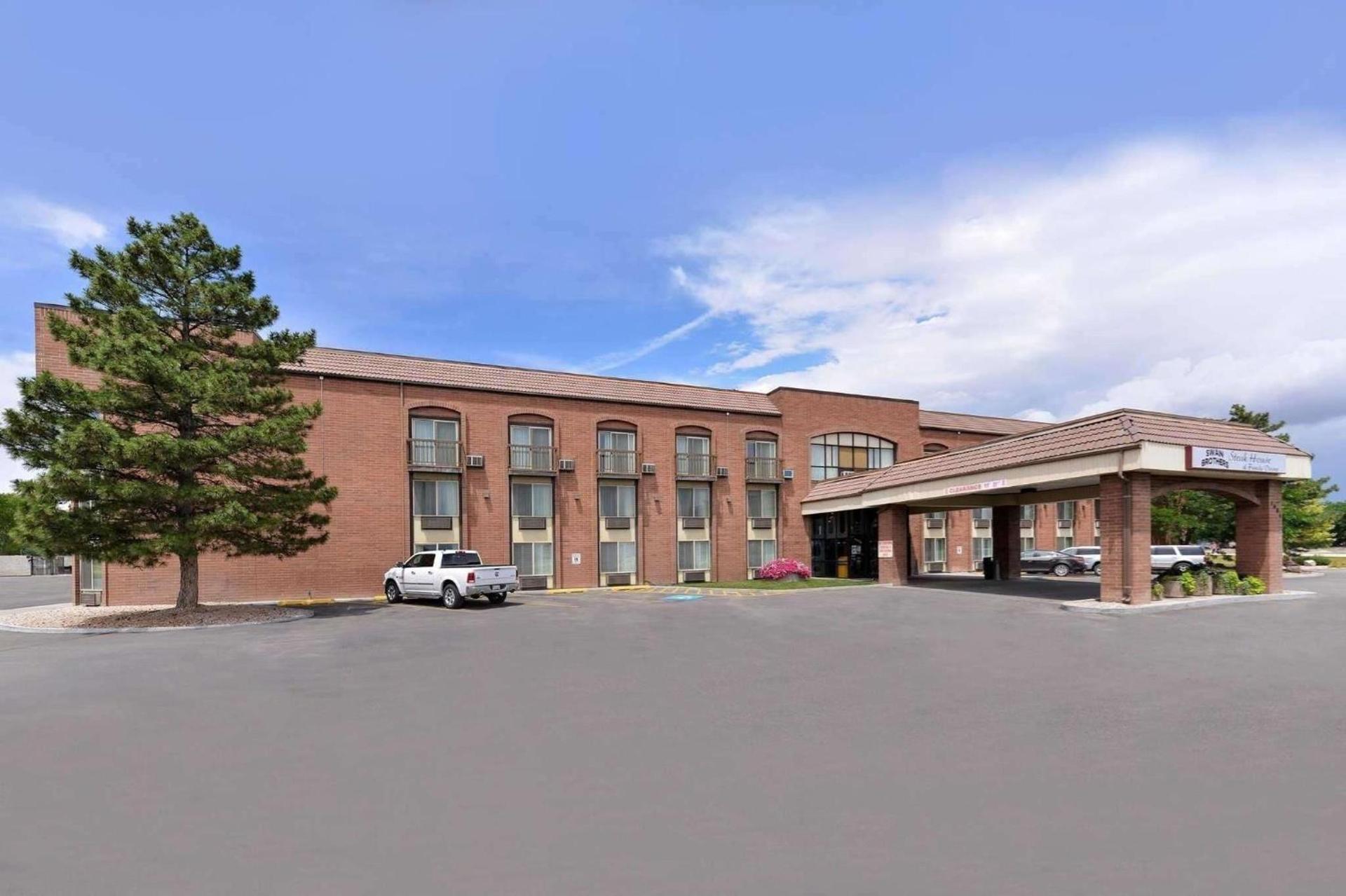 Quality Inn Vernal near Dinosaur National Monument — hotel in Vernal