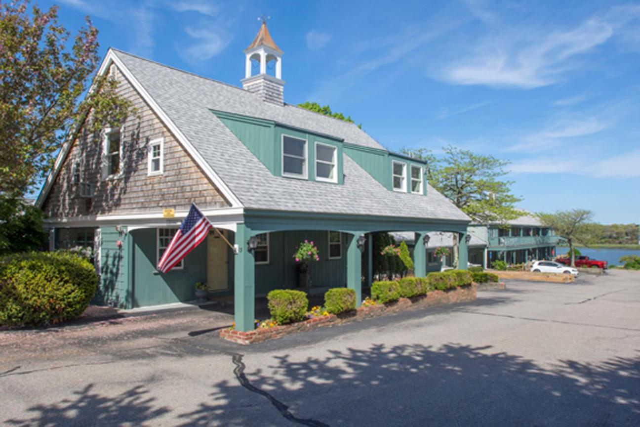 The Cove Motel — hotel in Orleans