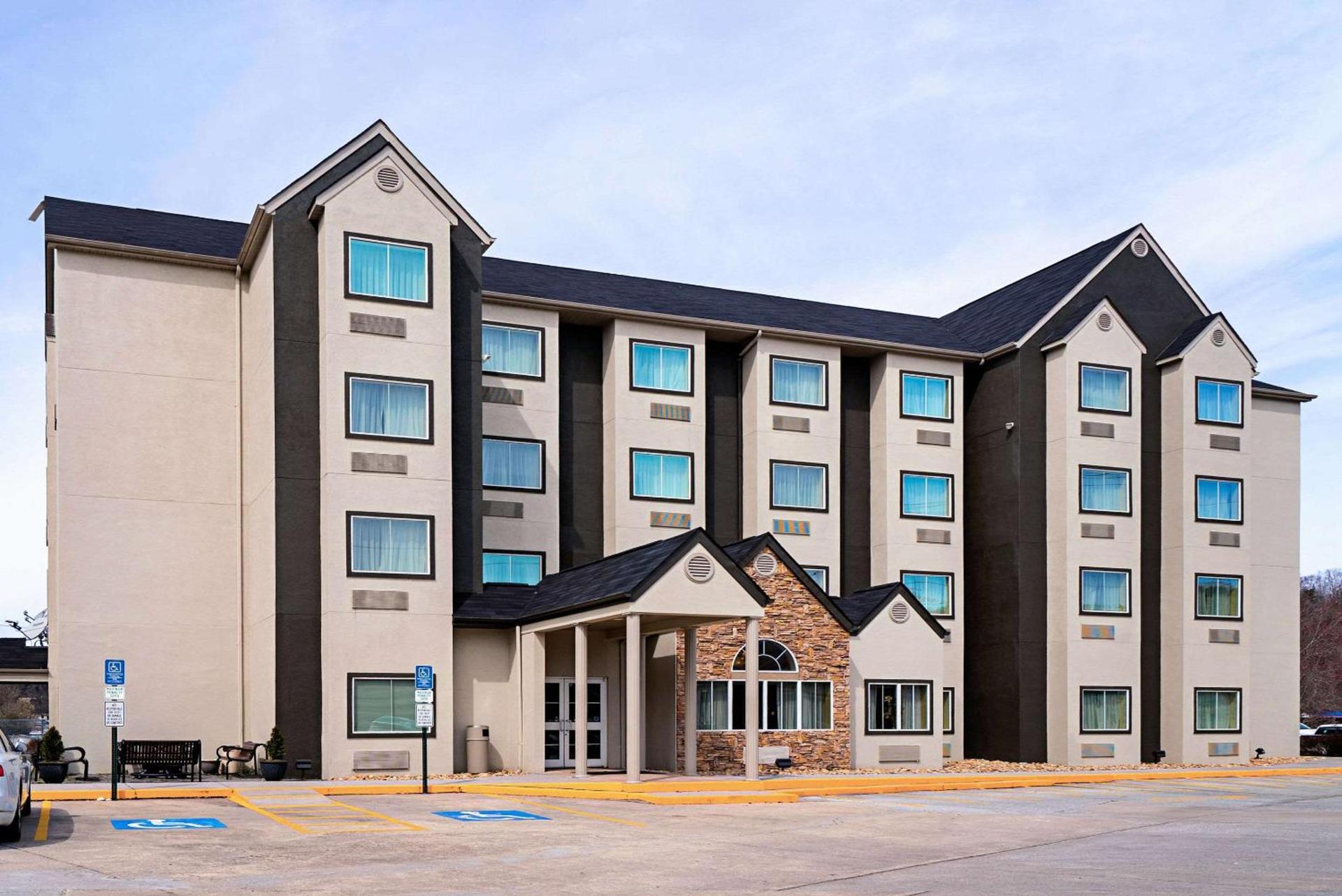 Quality Inn & Suites Robbinsville — hotel in Robbinsville