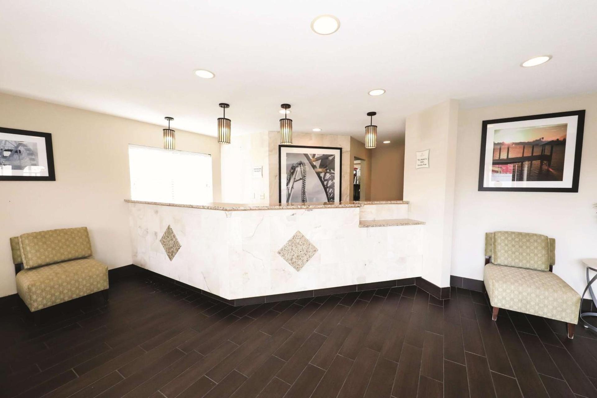 La Quinta Inn by Wyndham Sandusky near Cedar Point — hotel in Sandusky