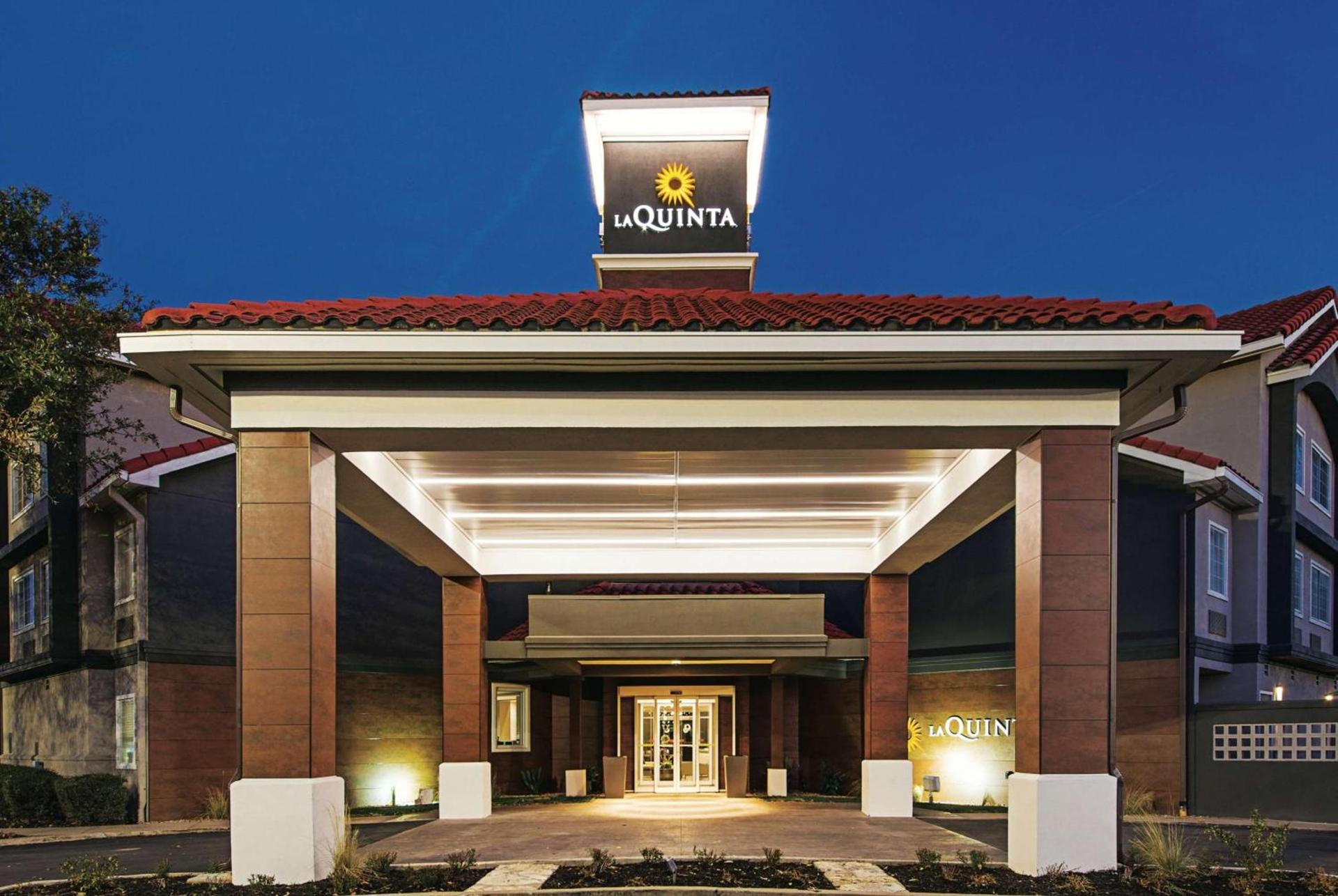 La Quinta Inn & Suites by Wyndham Austin Near The Domain — hotel in Austin