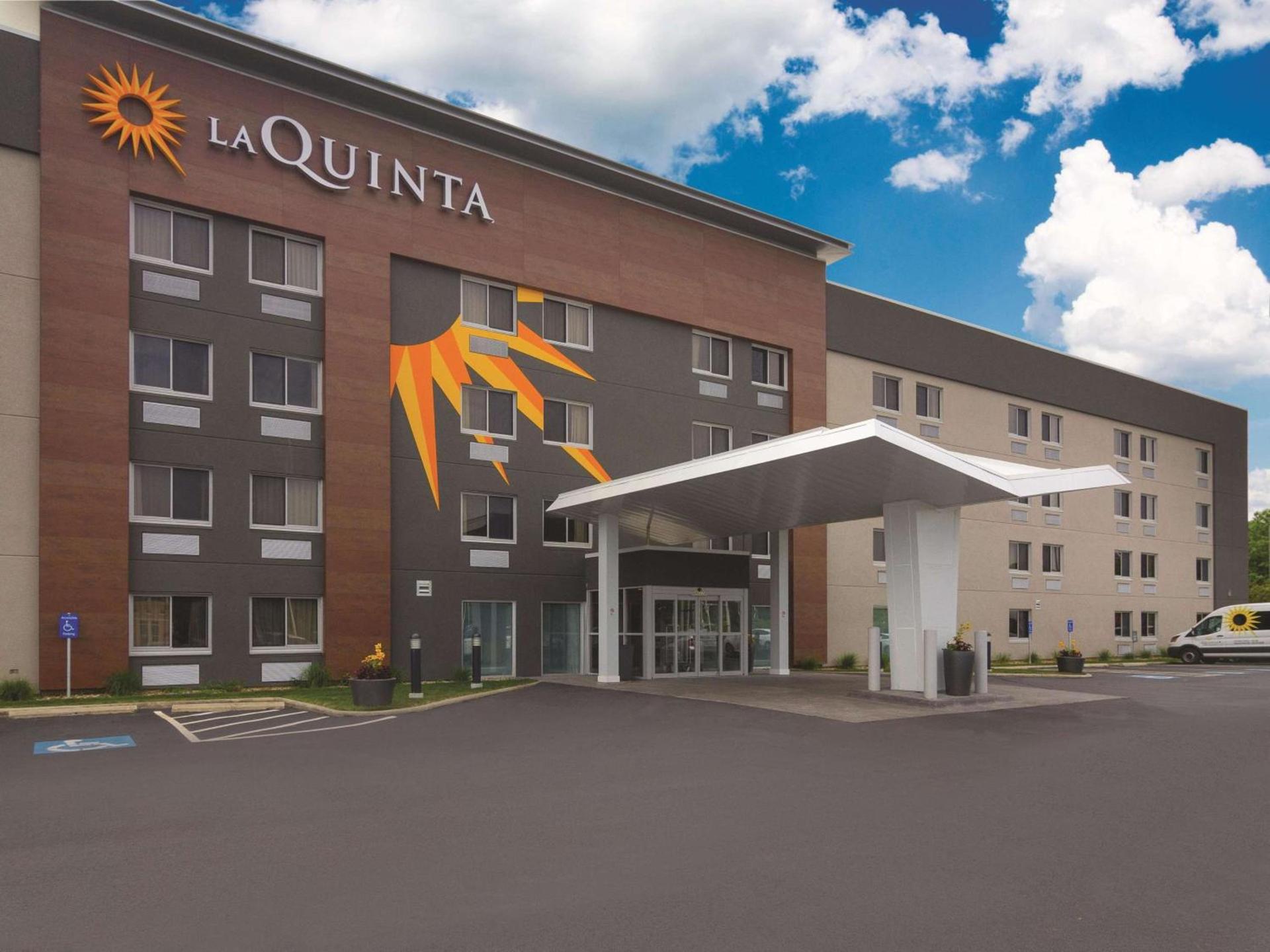 La Quinta Inn & Suites by Wyndham Cleveland - Airport North — hotel in Cleveland