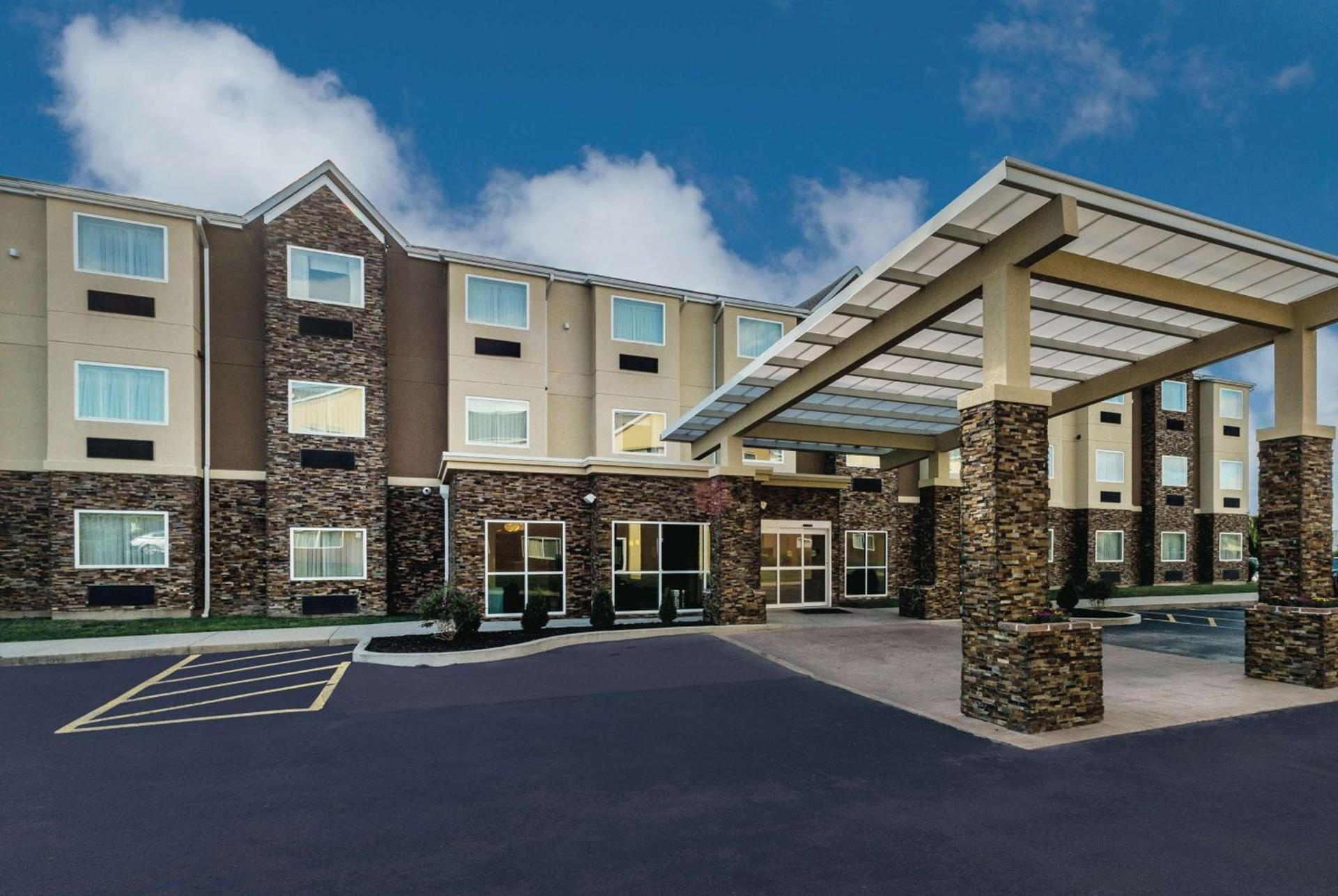 La Quinta by Wyndham Collinsville - St. Louis — hotel in Collinsville