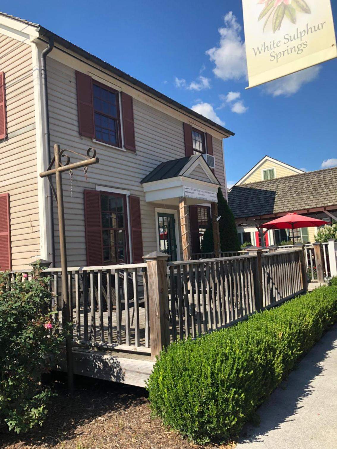 Howard's Creek Inn