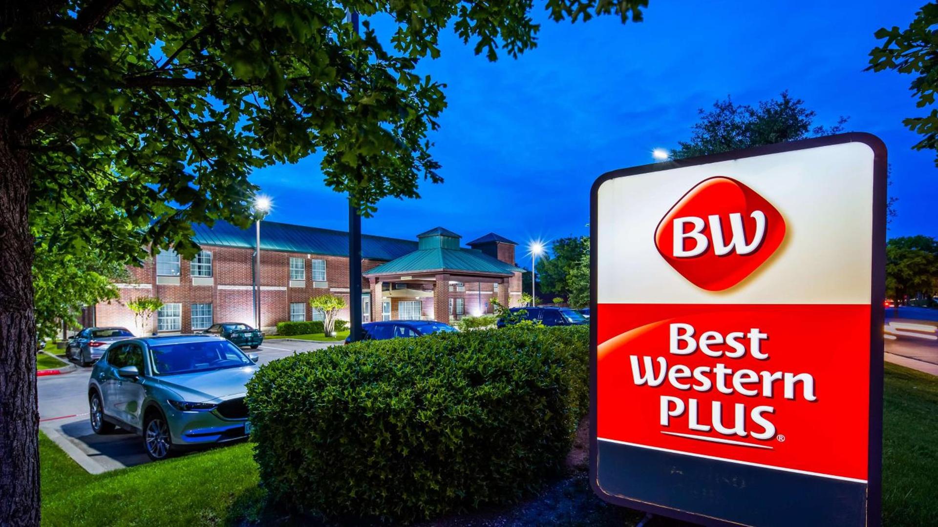 Clarion Pointe Addison - Dallas North — hotel in Addison