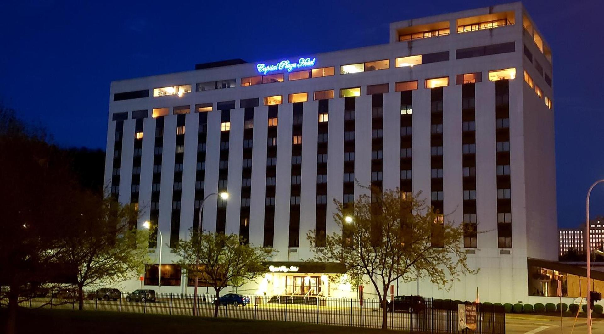 Capital Plaza Hotel — hotel in Frankfort