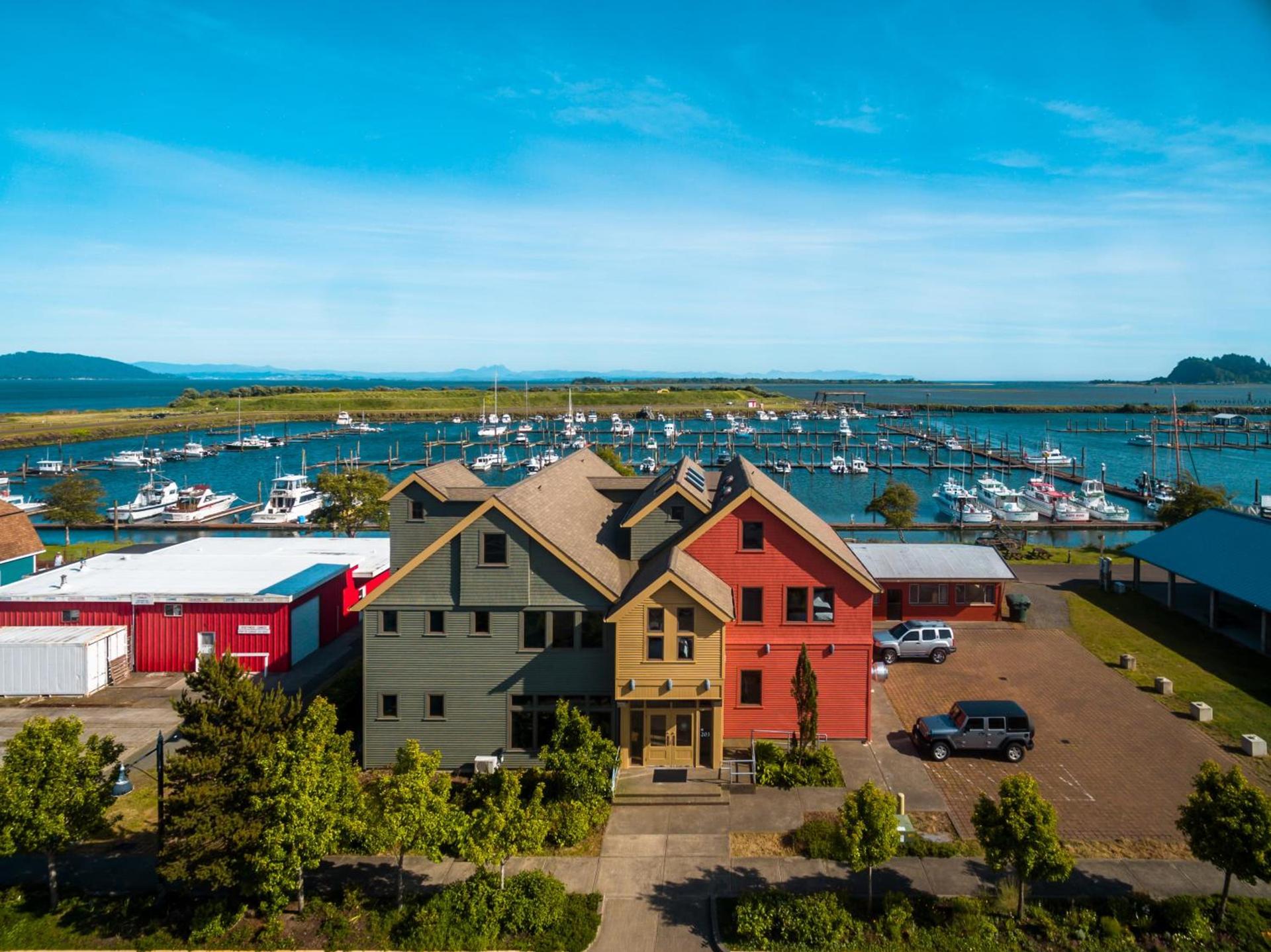 At The Helm Hotel — hotel in Ilwaco