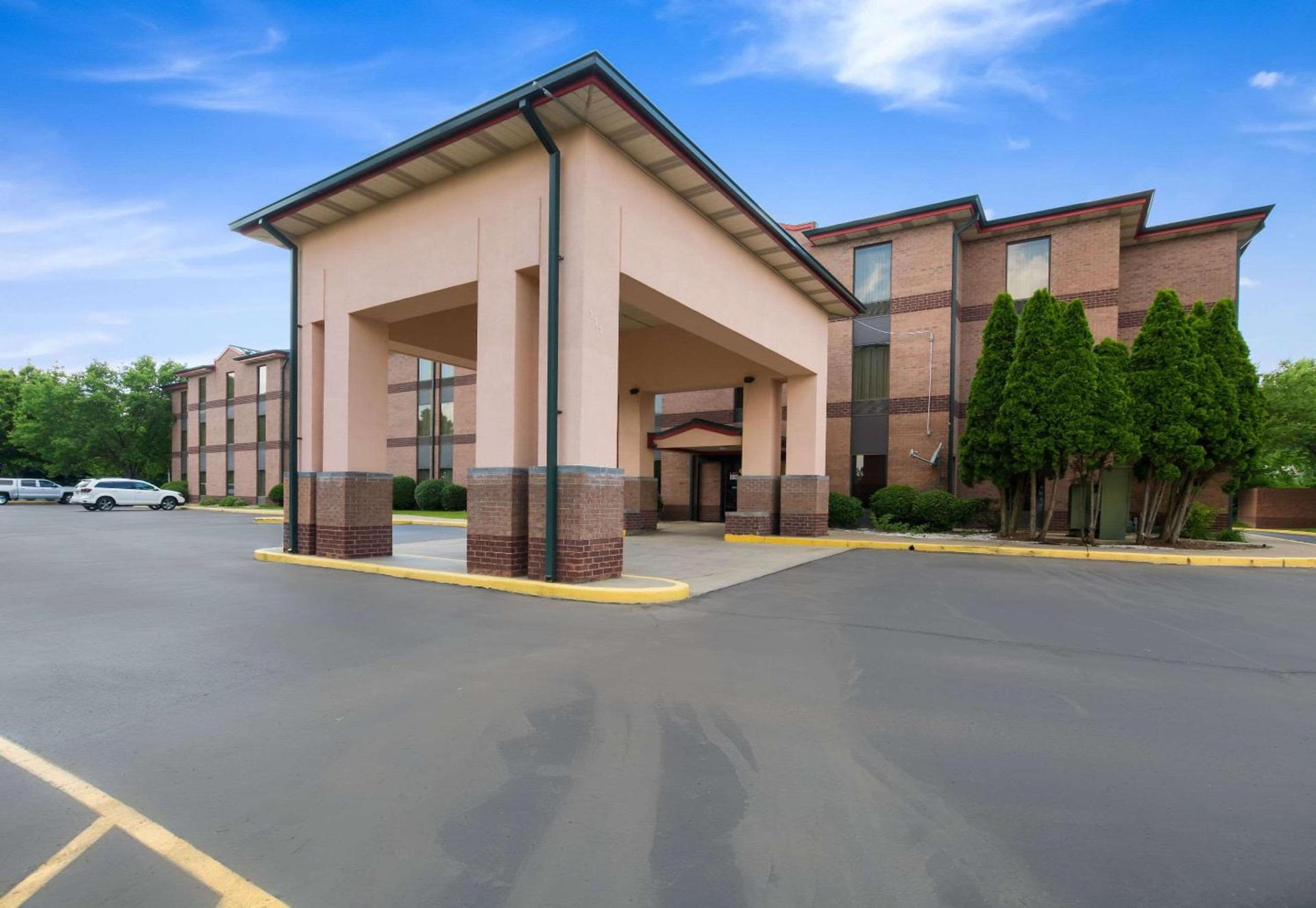 Quality Inn & Suites Sellersburg - Louisville Area — hotel in Sellersburg