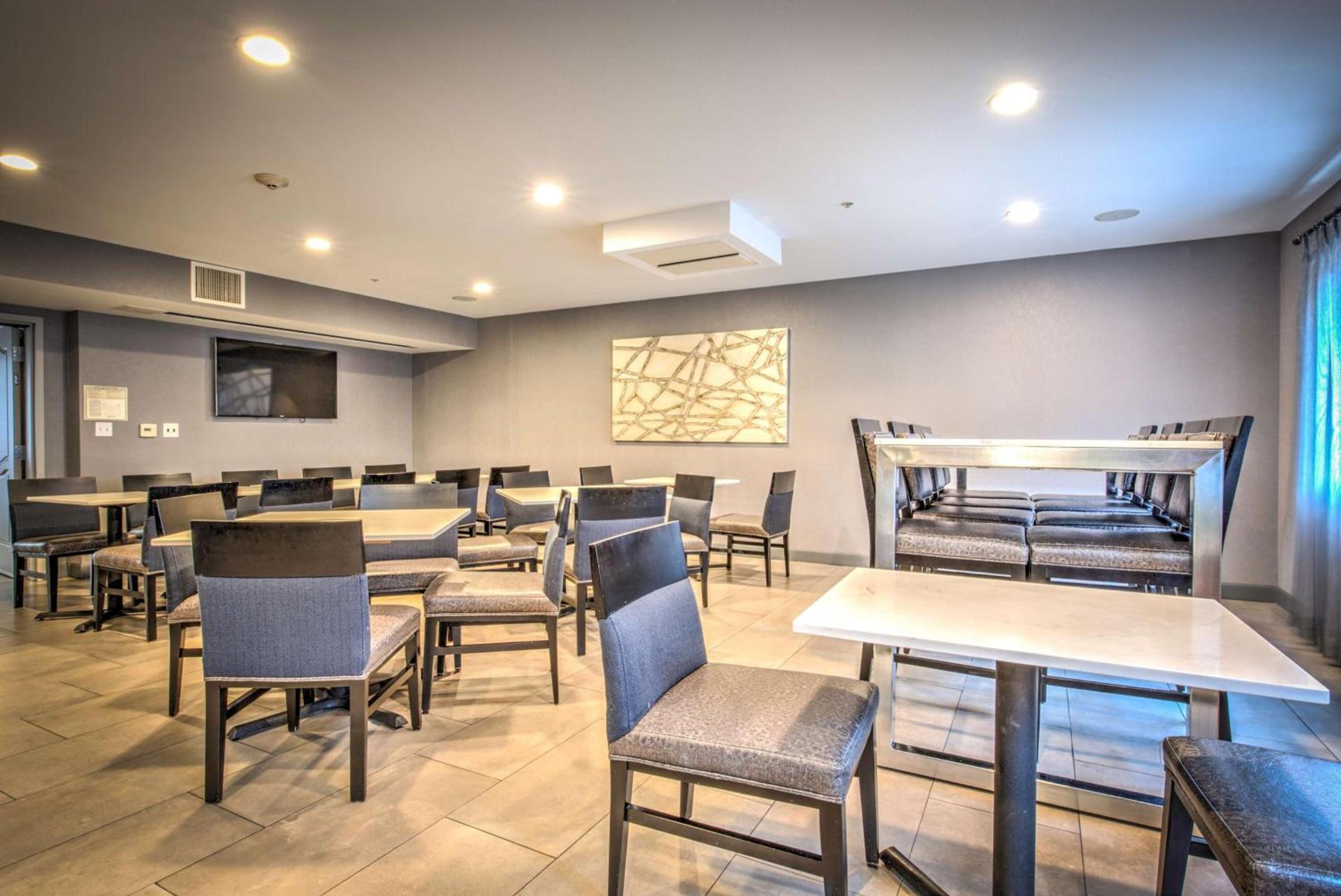 Best Western Plus Media Center Inn & Suites — hotel in Burbank