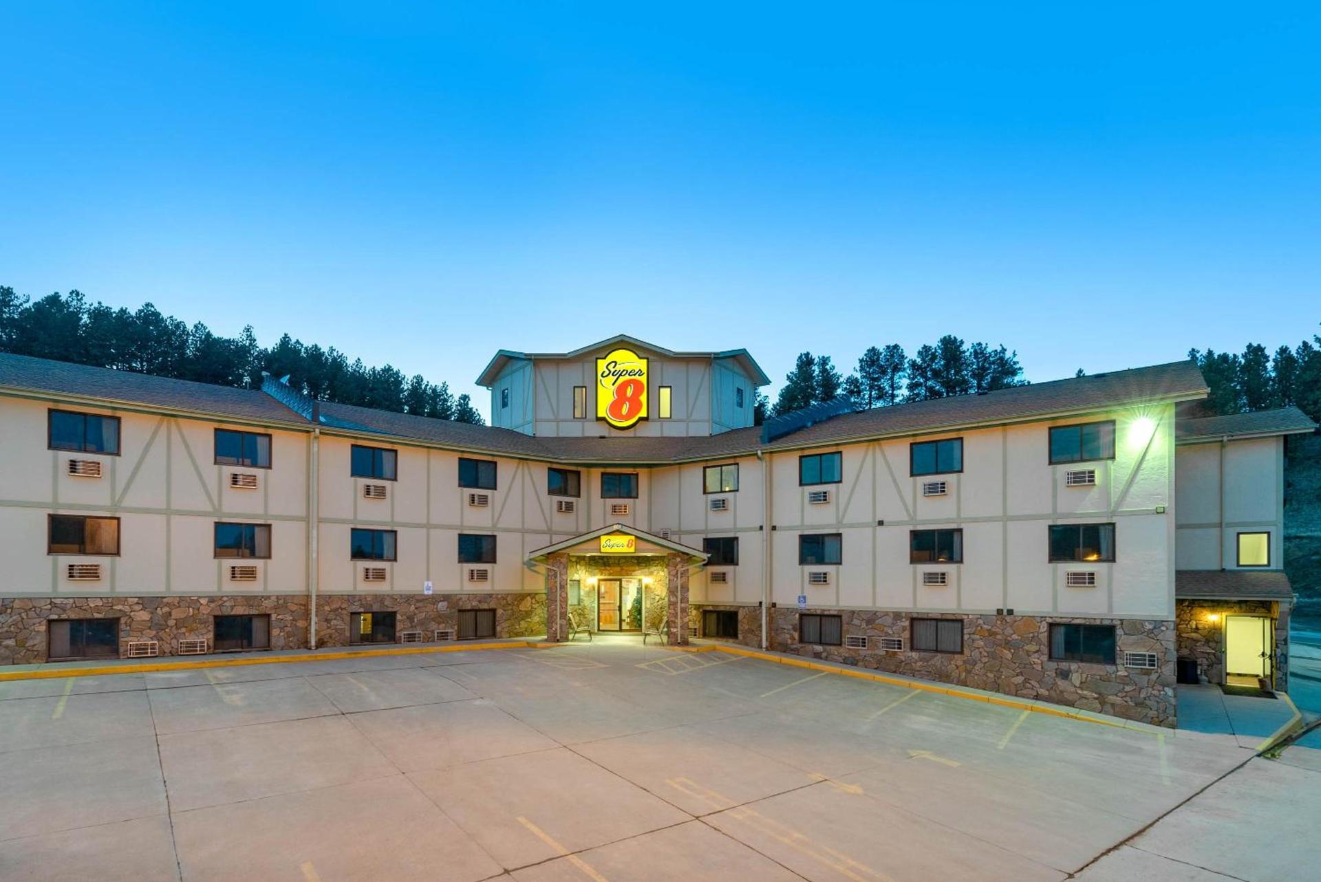 Super 8 by Wyndham Hill City/Mt Rushmore/ Area — hotel in Hill City