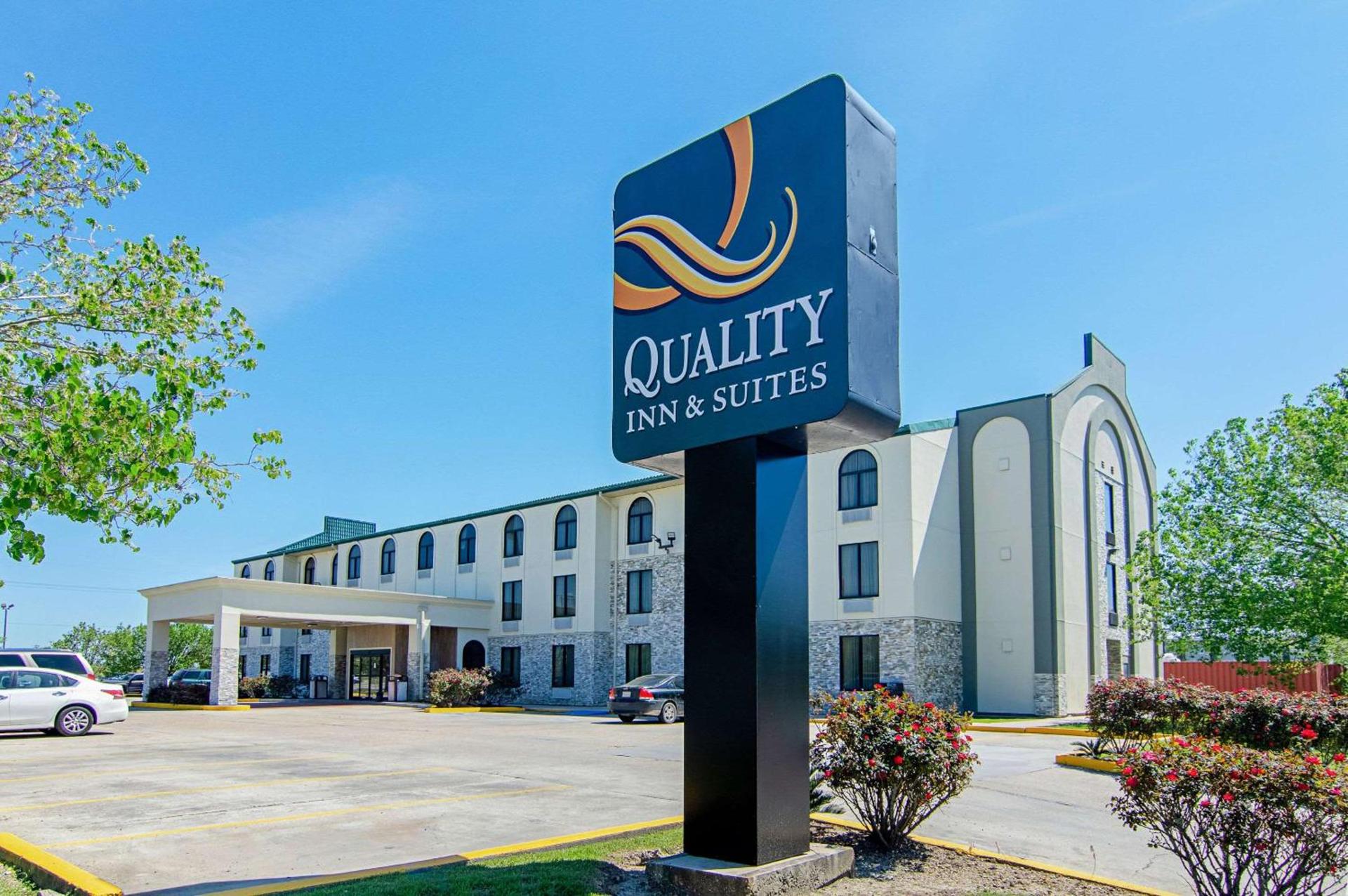 Quality Inn & Suites Near Tanger Outlet Mall — hotel in Gonzales