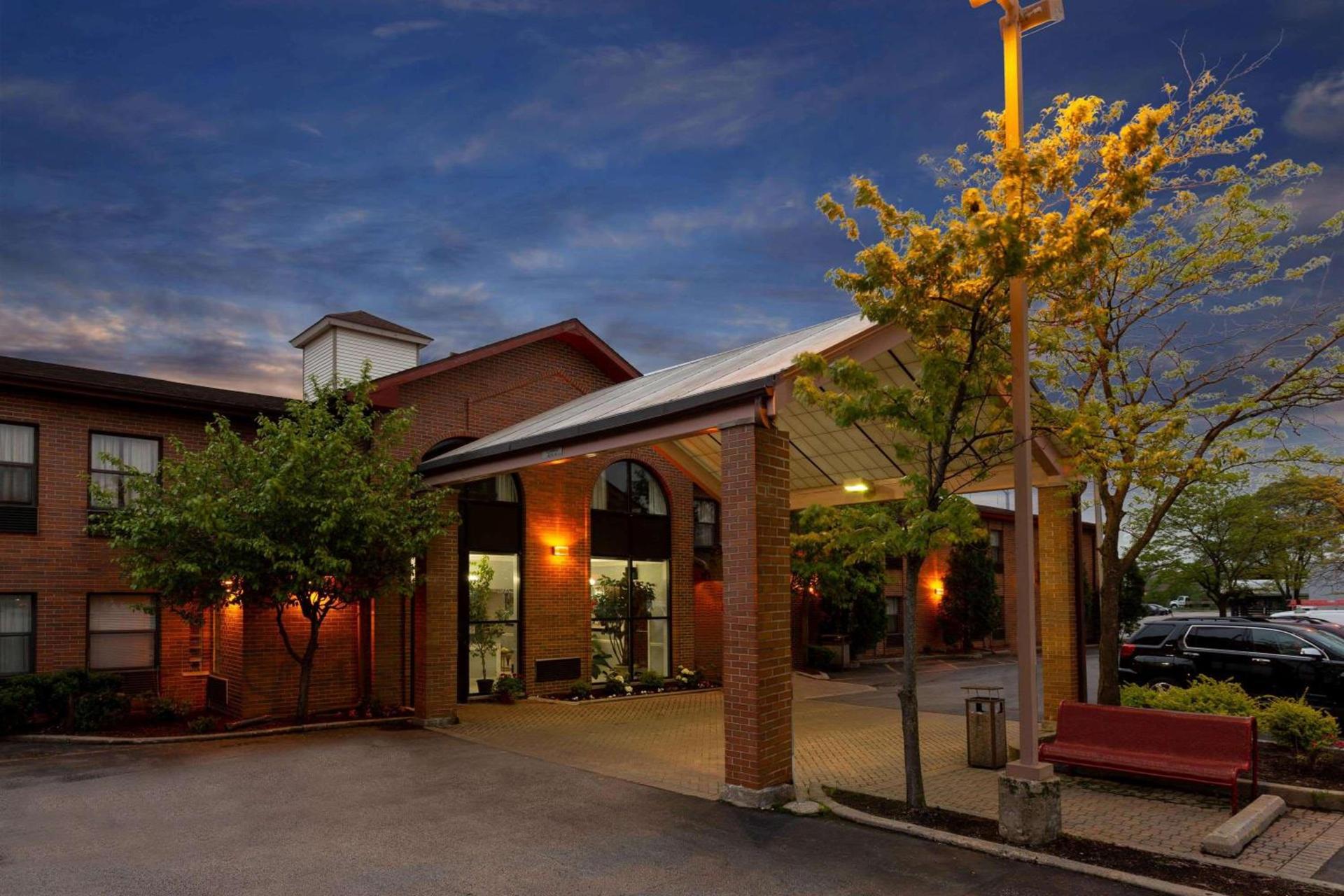 Howard Johnson by Wyndham Waukegan Great Lakes — hotel in Waukegan