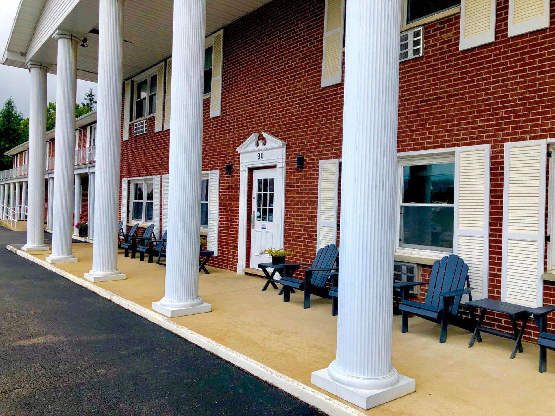 Bicentennial Inn — hotel in Buckhannon