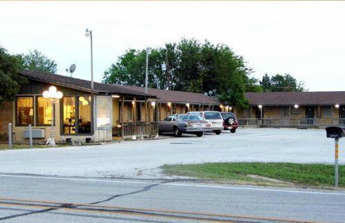 Interstate Motel — hotel in Wills Point