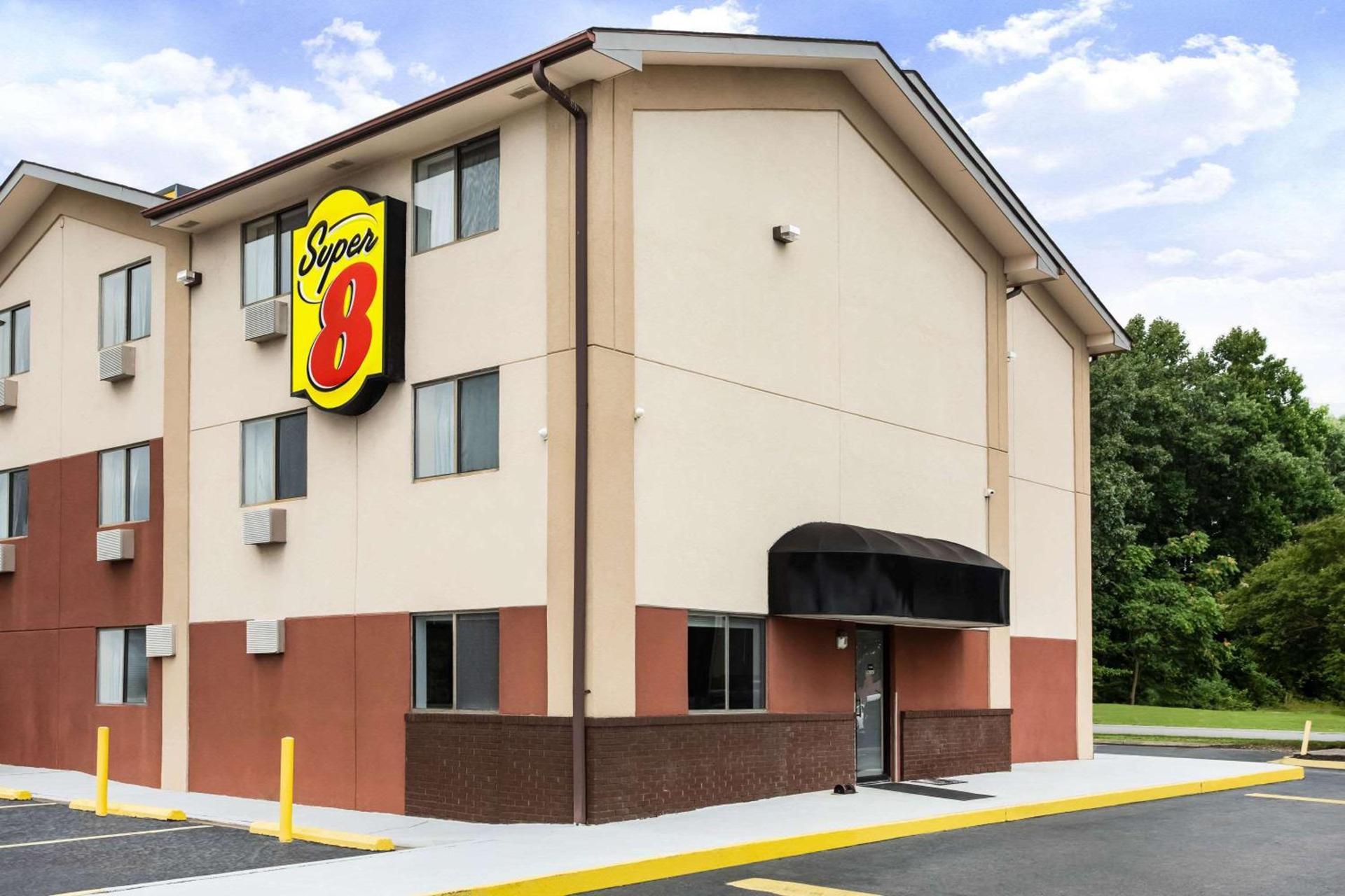 Super 8 by Wyndham Chester/Richmond Area — hotel in Chester