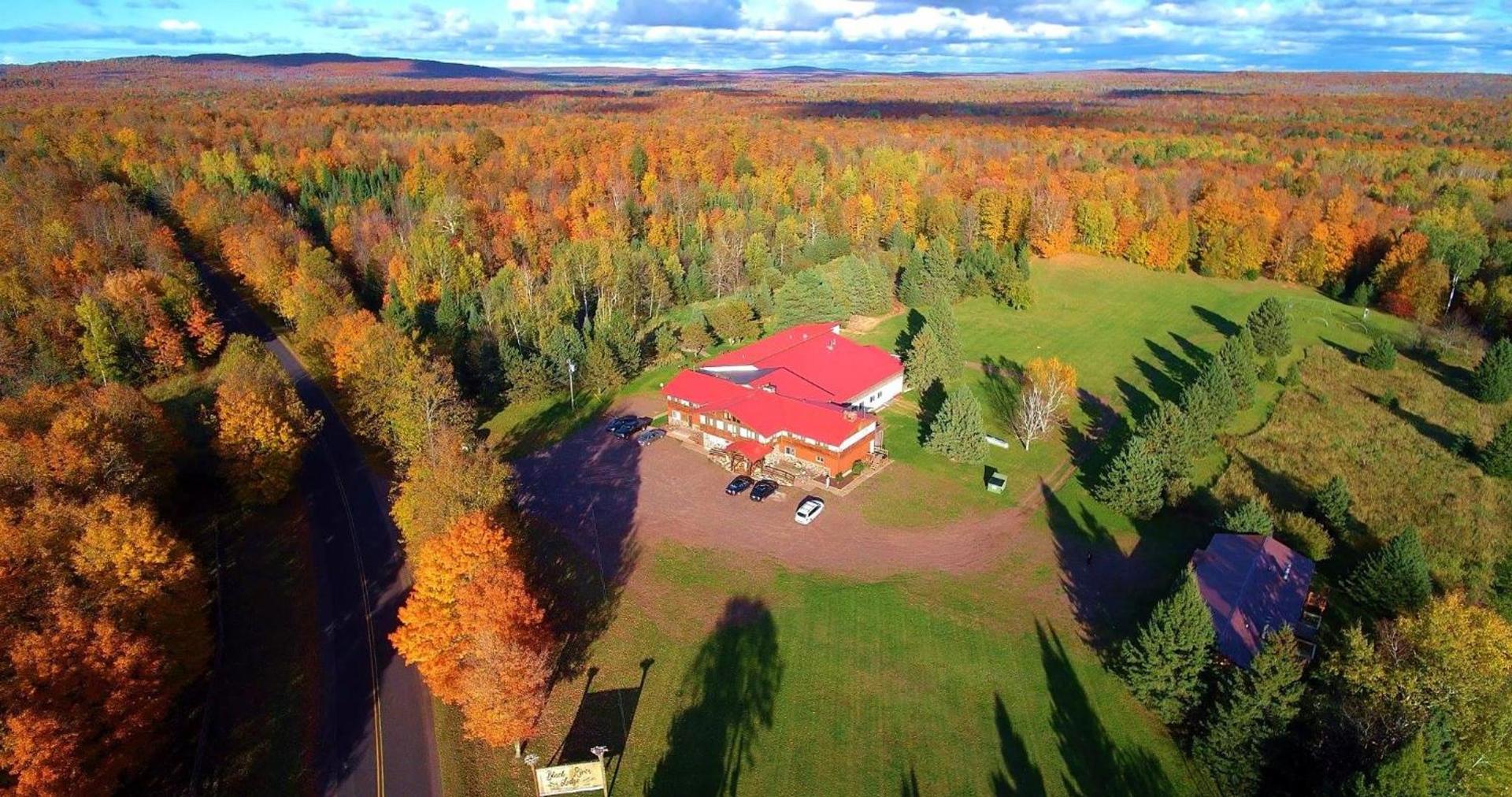 North Ironwood Acres - Black River Lodge — hotel in Ironwood