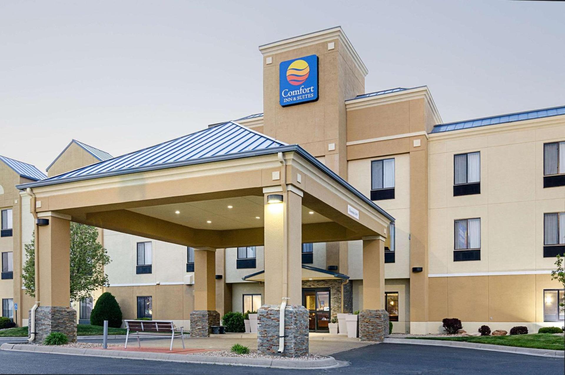 Comfort Inn & Suites Hutchinson — hotel in Hutchinson
