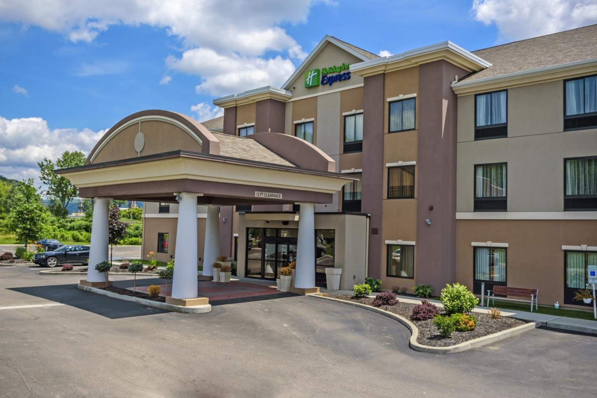 Holiday Inn Express and Suites - Bradford by IHG