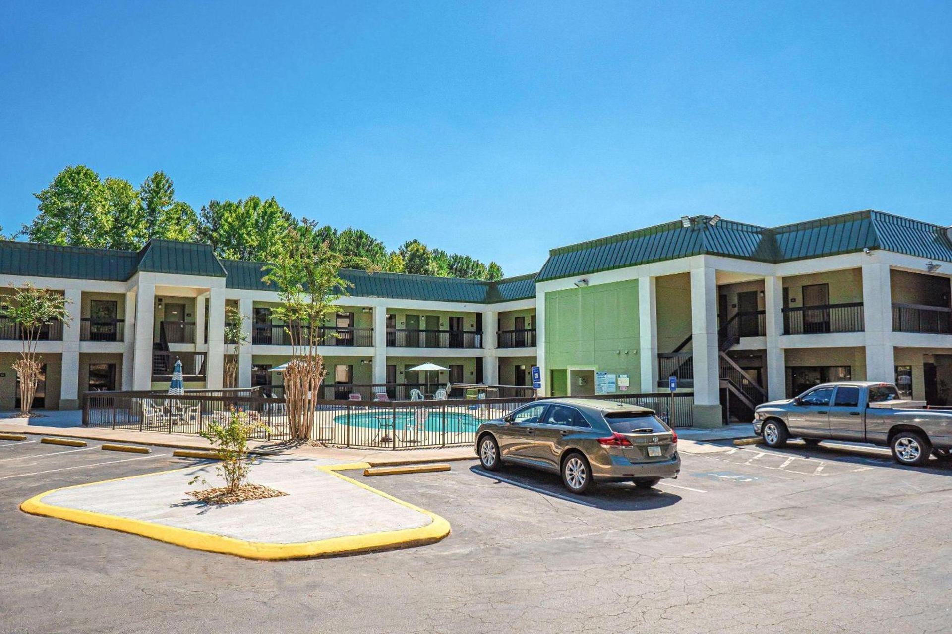 Quality Inn & Suites near Six Flags - Austell — hotel in Austell