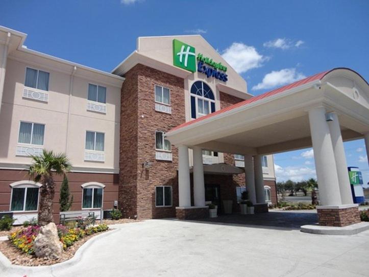 Holiday Inn Express Kenedy by IHG — hotel in Kenedy