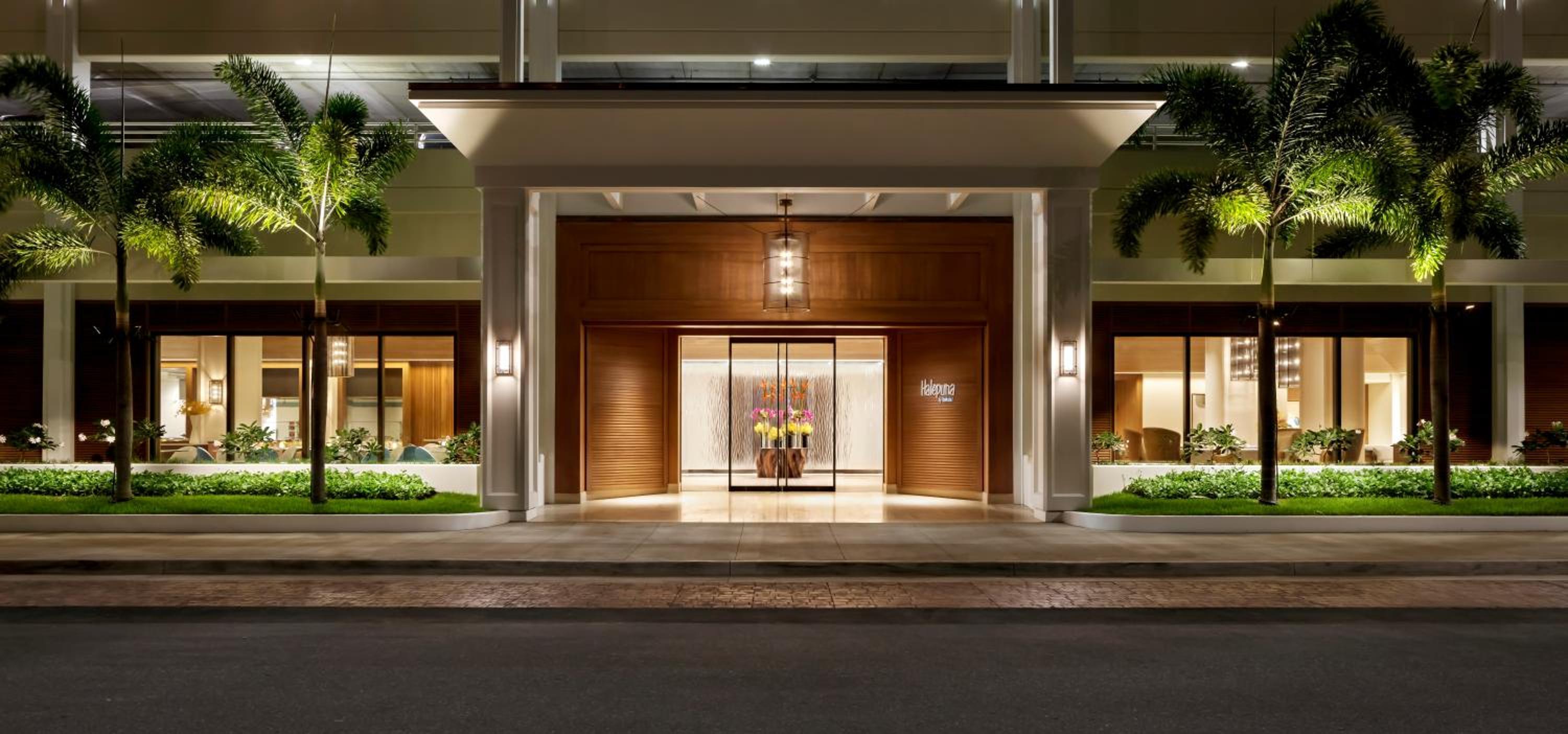 Halepuna Waikiki by Halekulani - NO RESORT FEE