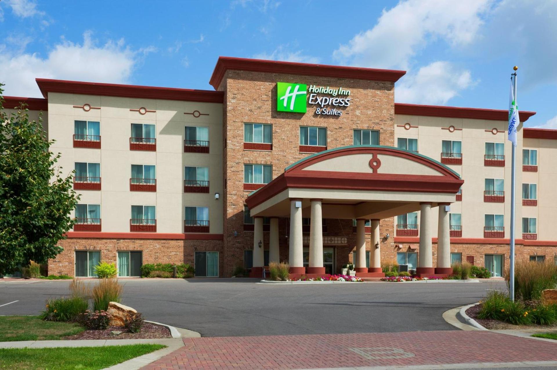Holiday Inn Express & Suites Wausau by IHG — hotel in Weston