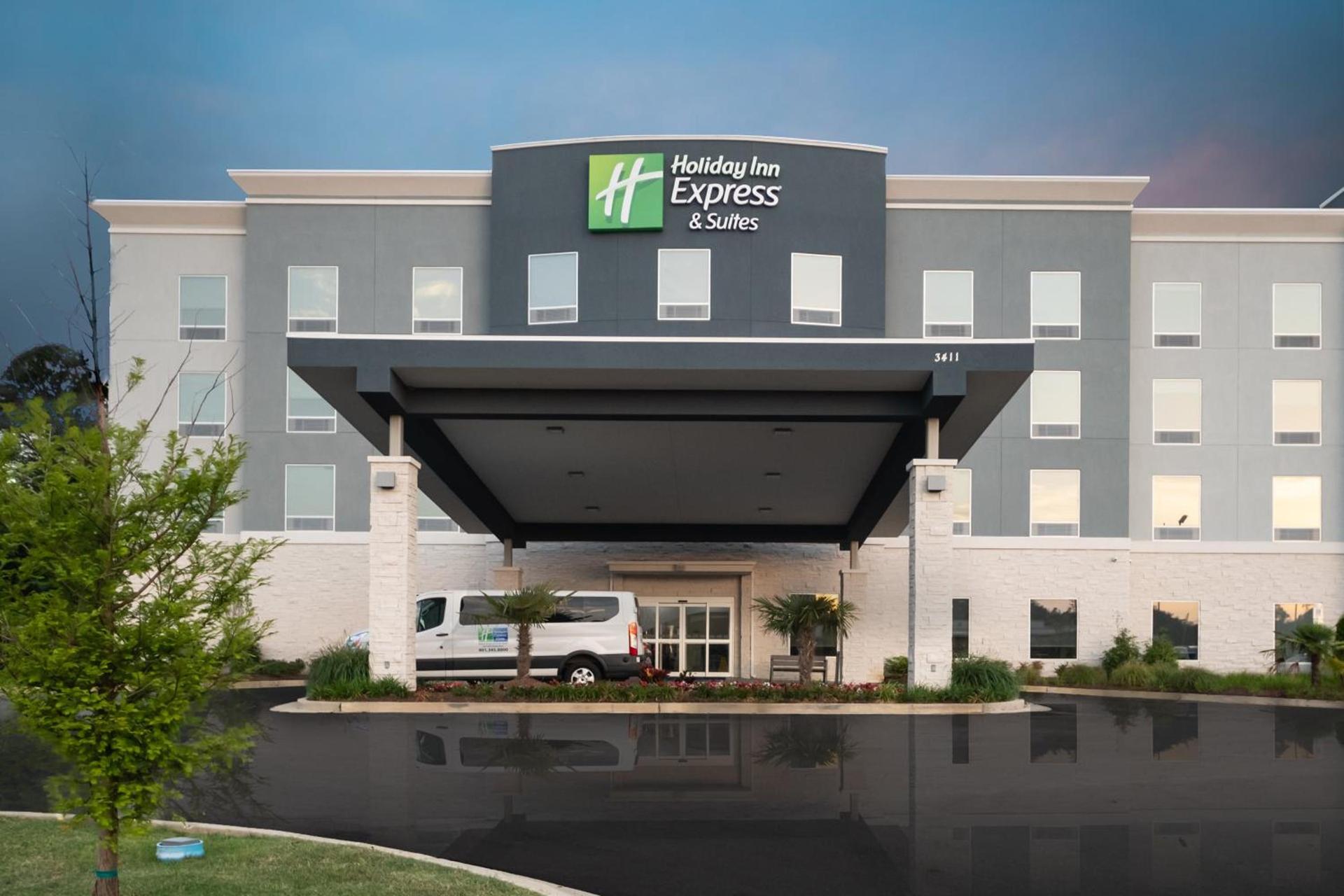 Holiday Inn Express & Suites Memphis Arpt Elvis Presley Blv by IHG — hotel in Memphis