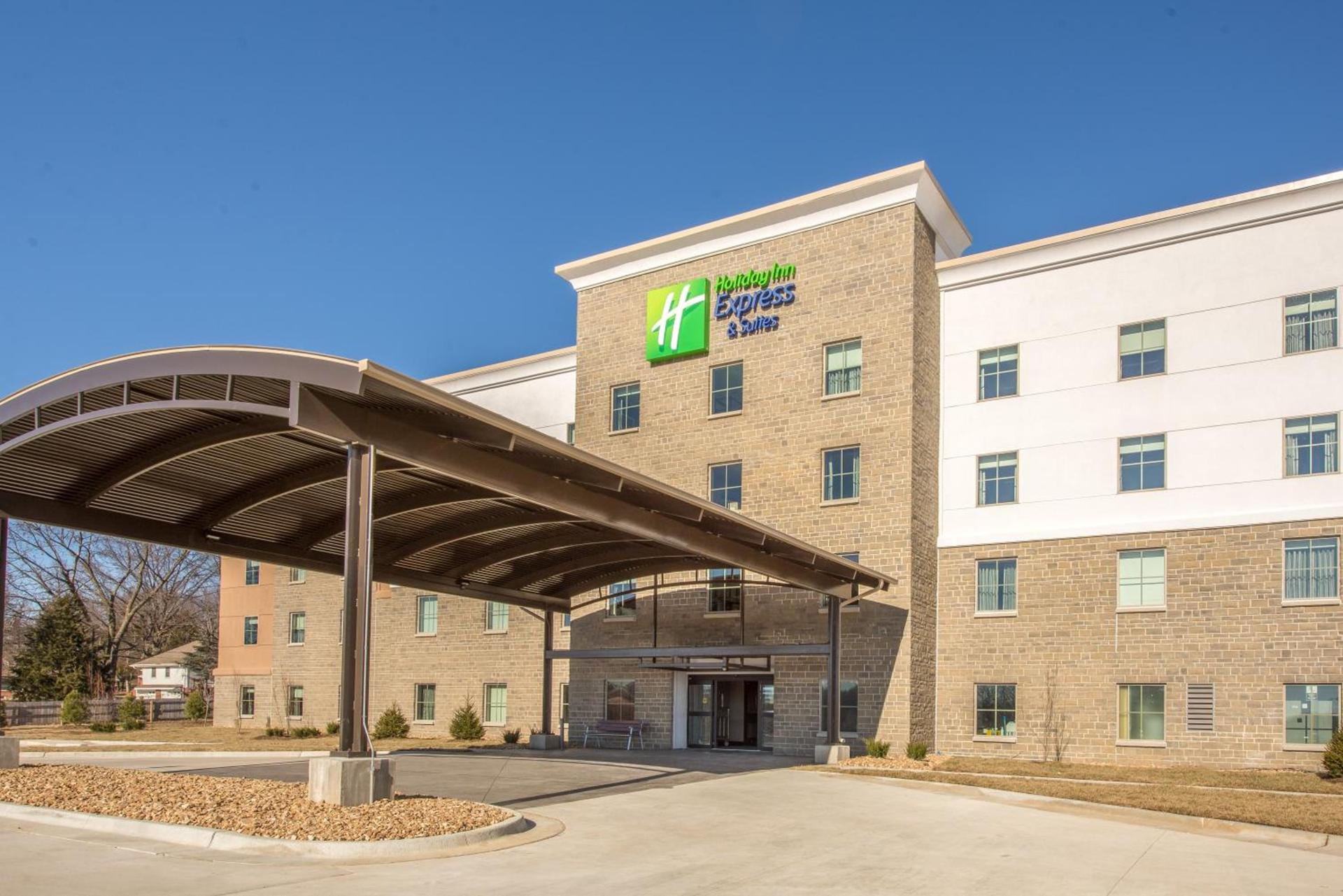 Holiday Inn Express & Suites Shawnee - Kansas City West by IHG — hotel in Shawnee