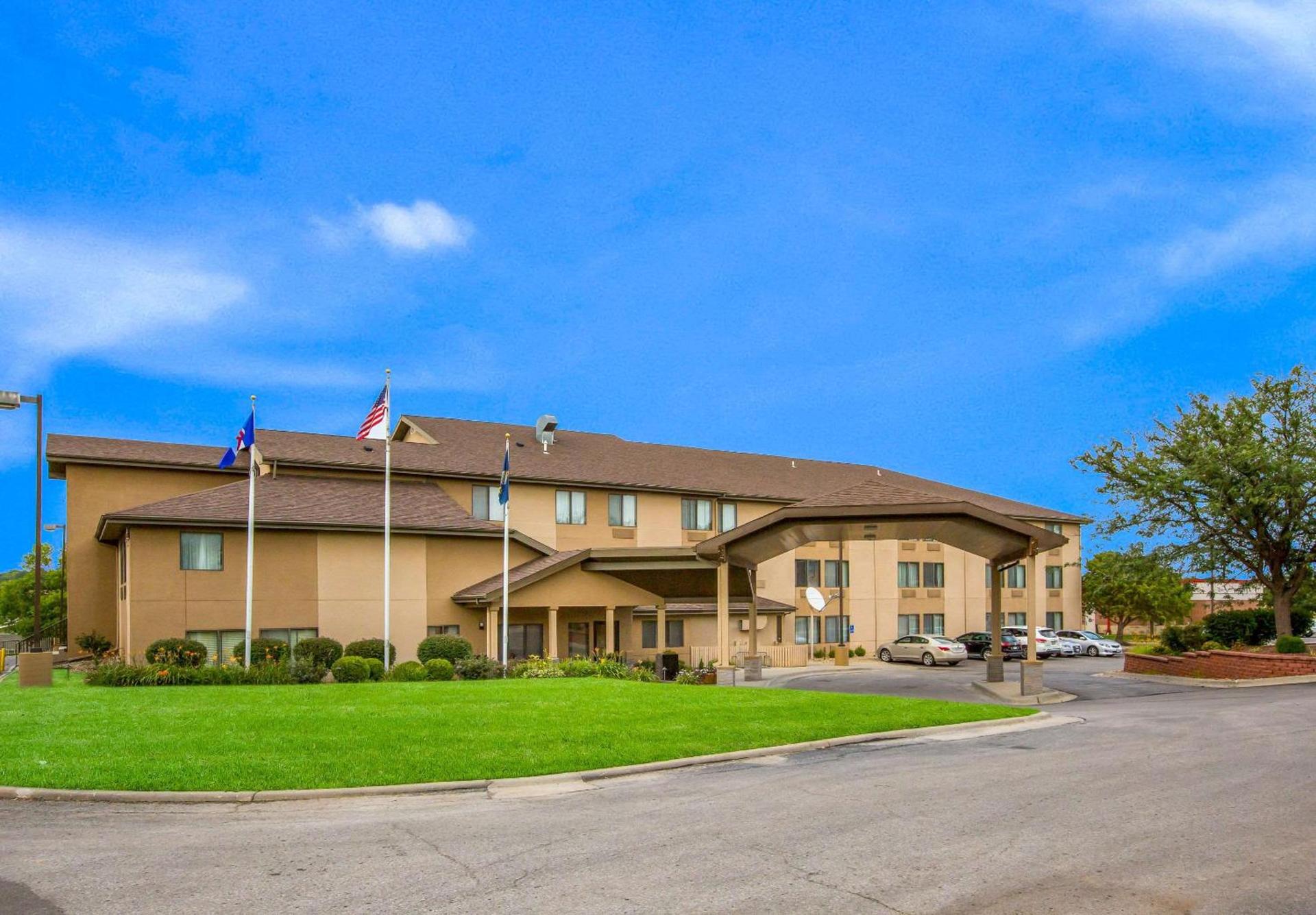 Quality Inn & Suites Lawrence - University Area — hotel in Lawrence
