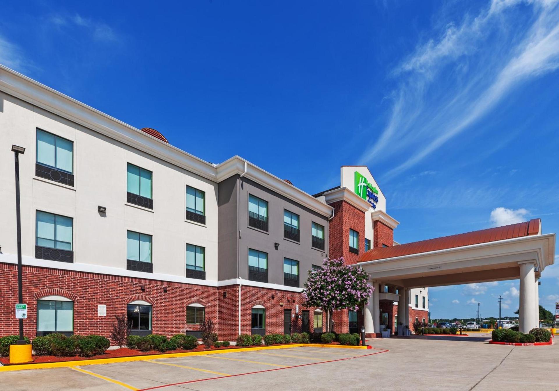 Holiday Inn Express & Suites Sealy by IHG — hotel in Sealy