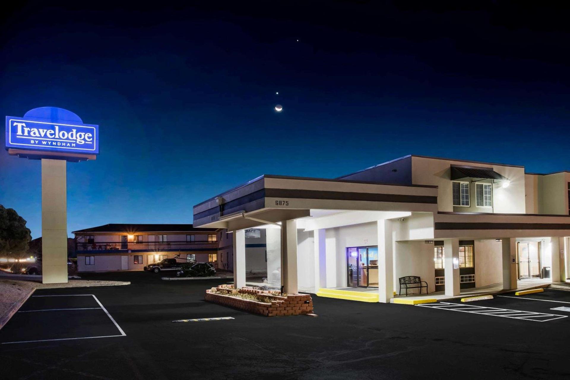 Travelodge by Wyndham Colorado Springs Airport - Peterson SFB — hotel in Colorado Springs