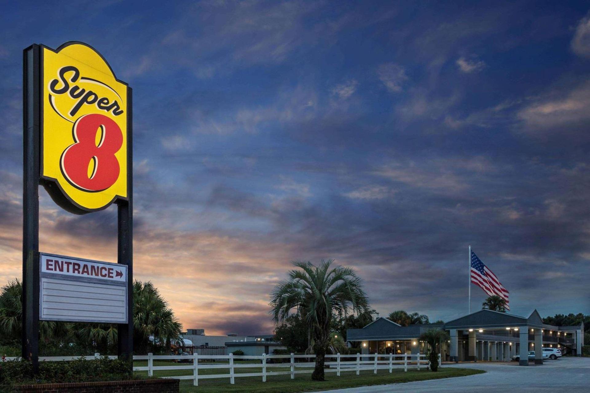 Super 8 by Wyndham Ocala I-75 — hotel in Ocala