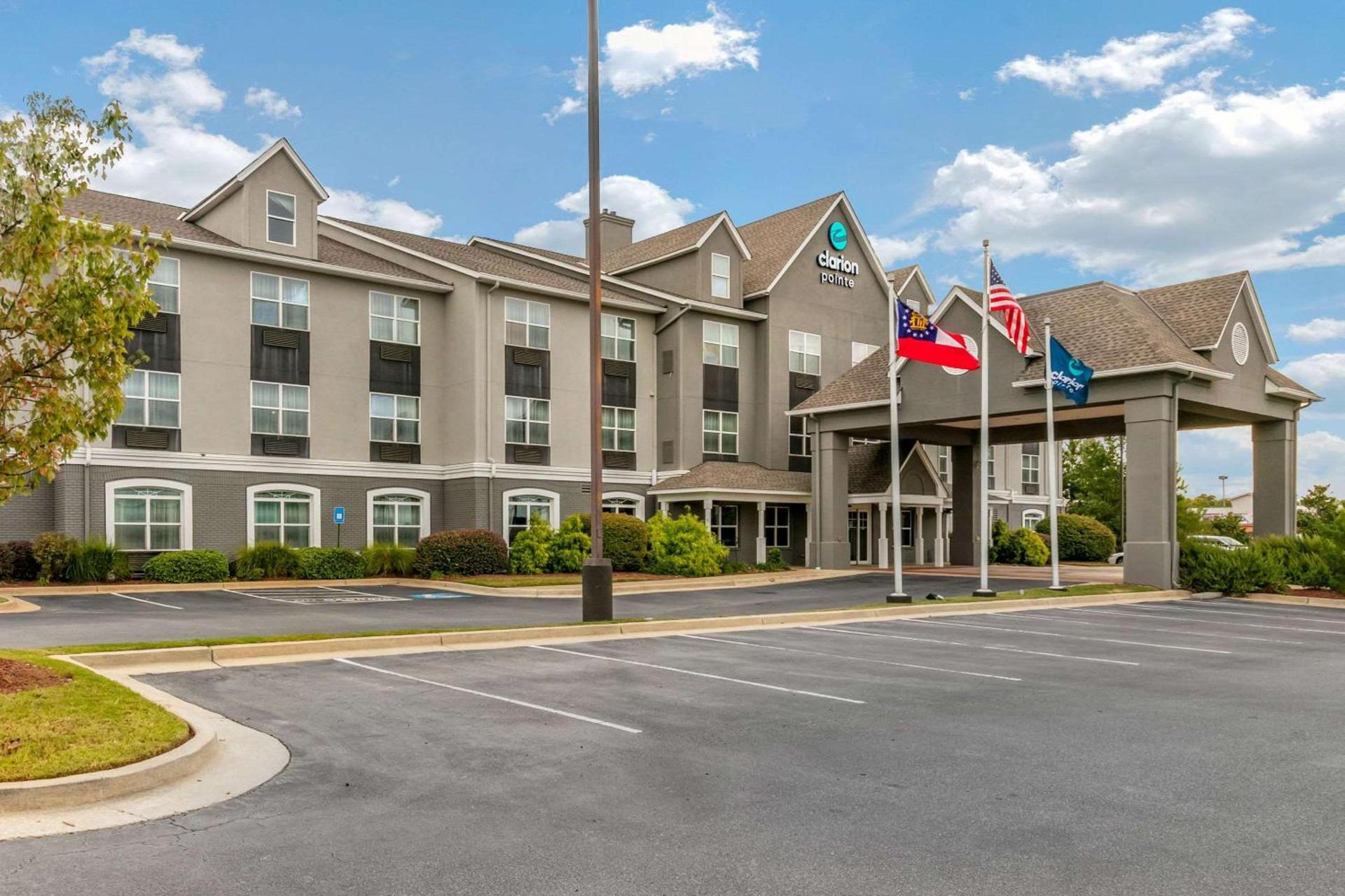 Clarion Pointe Columbus-Bradley Park — hotel in Columbus