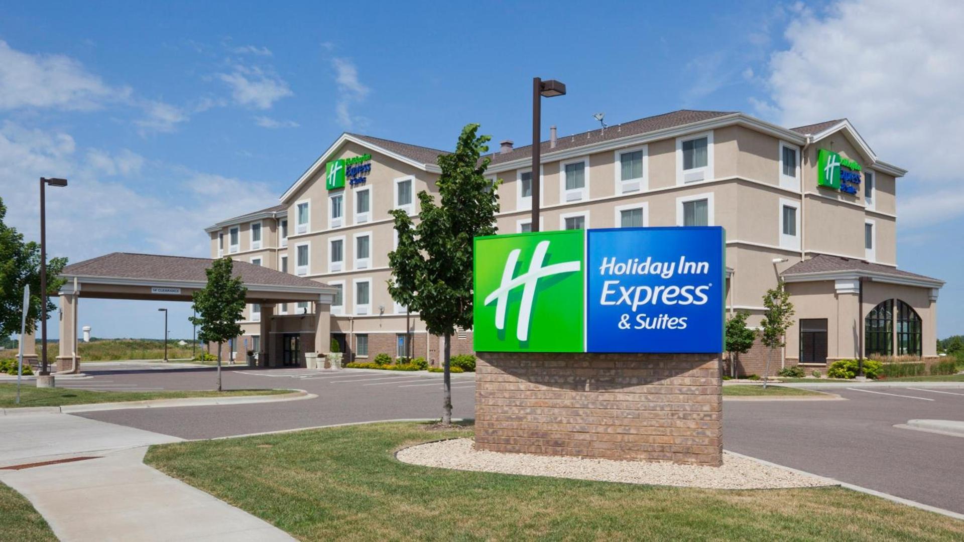 Holiday Inn Express Hotel & Suites Rogers by IHG — hotel in Rogers
