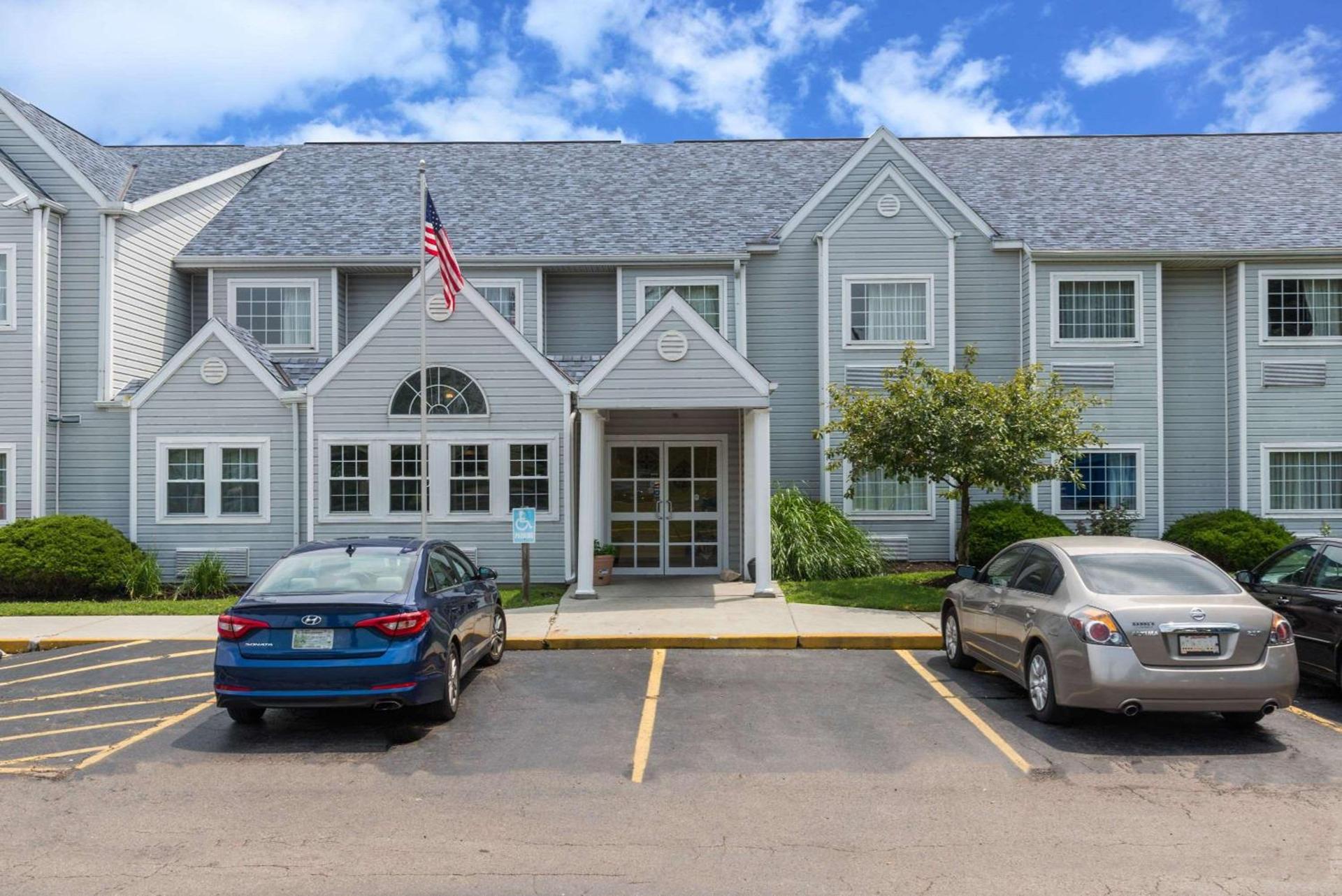 Microtel Inn & Suites by Wyndham Riverside — hotel in Dayton