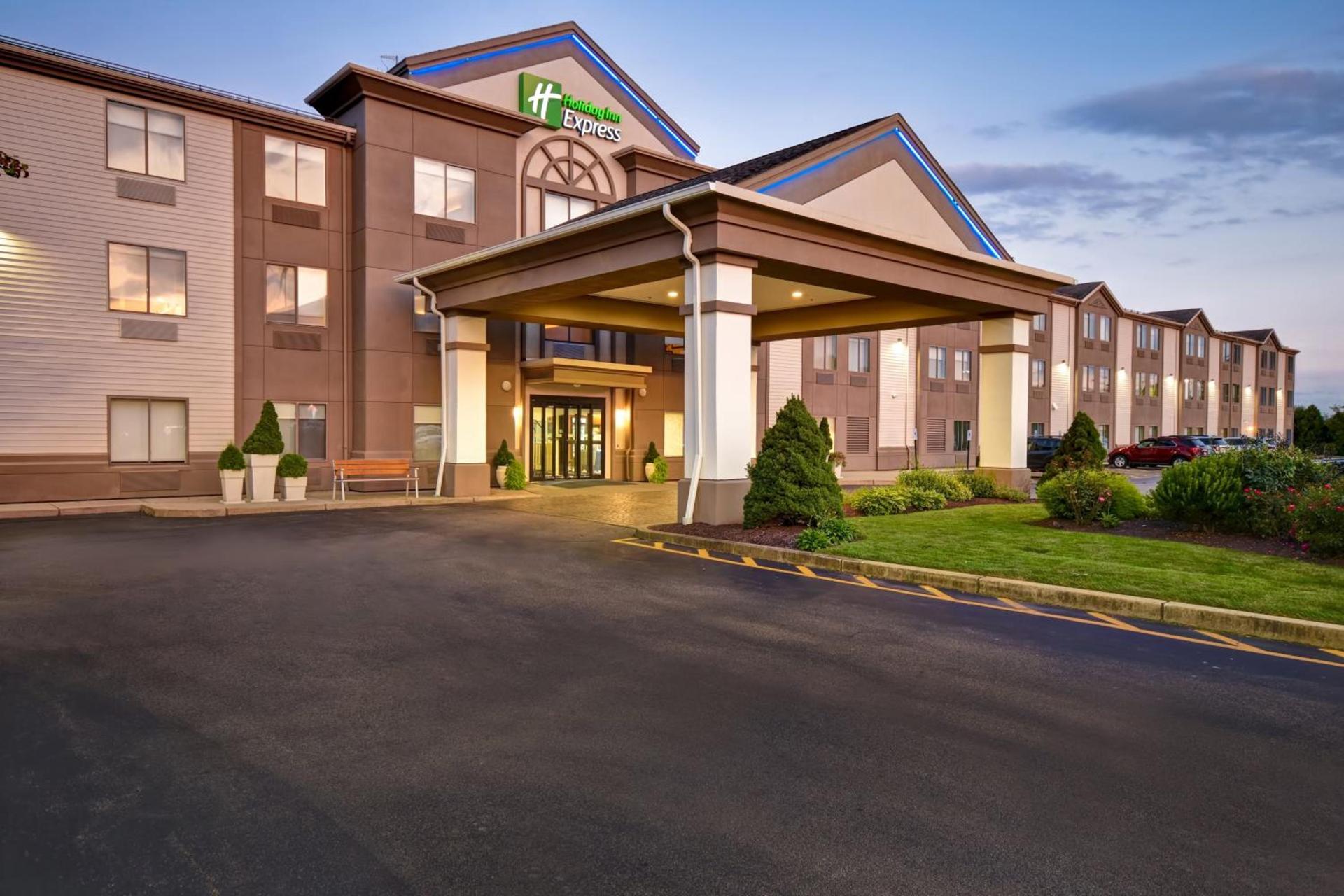 Holiday Inn Express Newport North - Middletown by IHG — hotel in Middletown