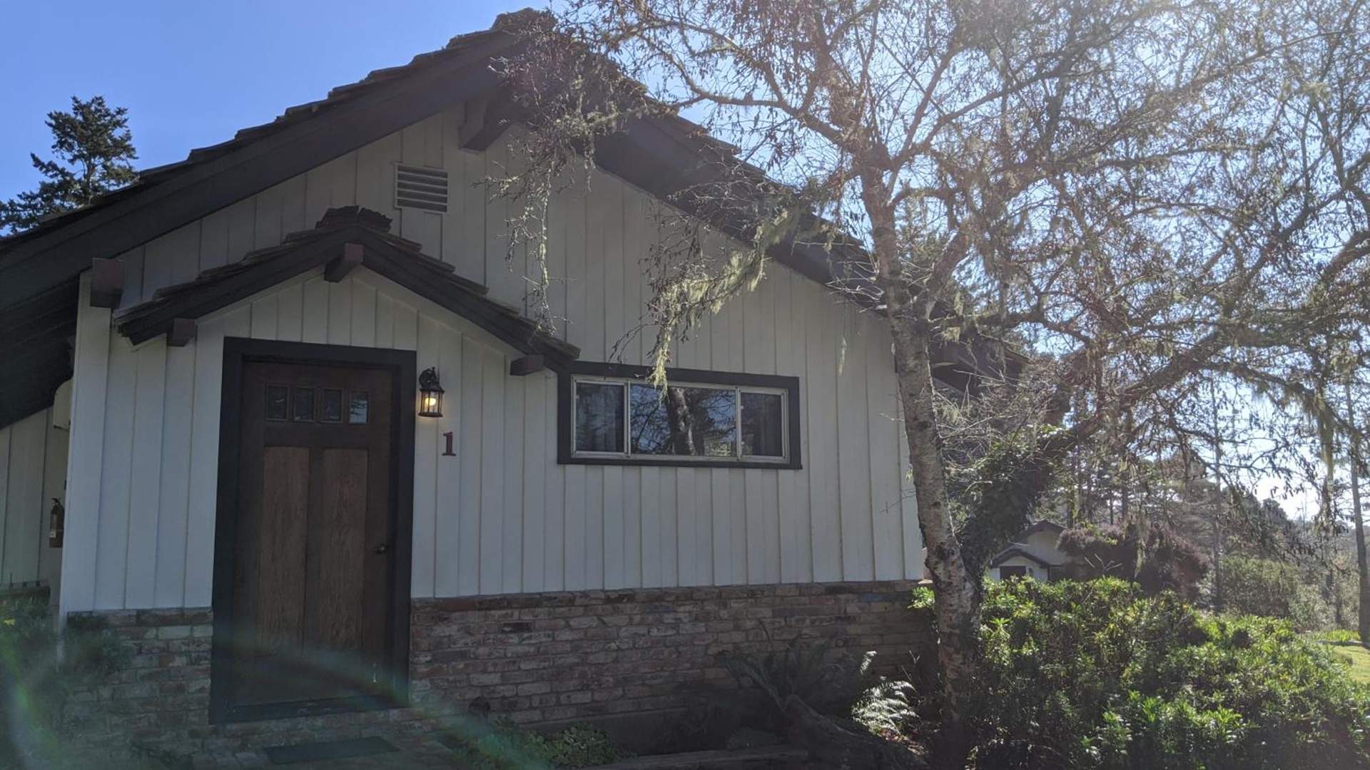 The Andiron Seaside Inn & Cabins