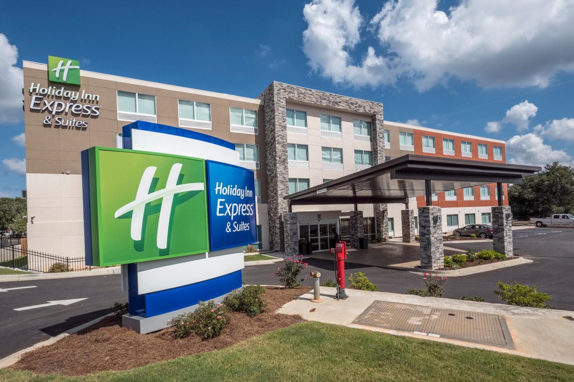 Holiday Inn Express & Suites - Commerce by IHG — hotel in Commerce