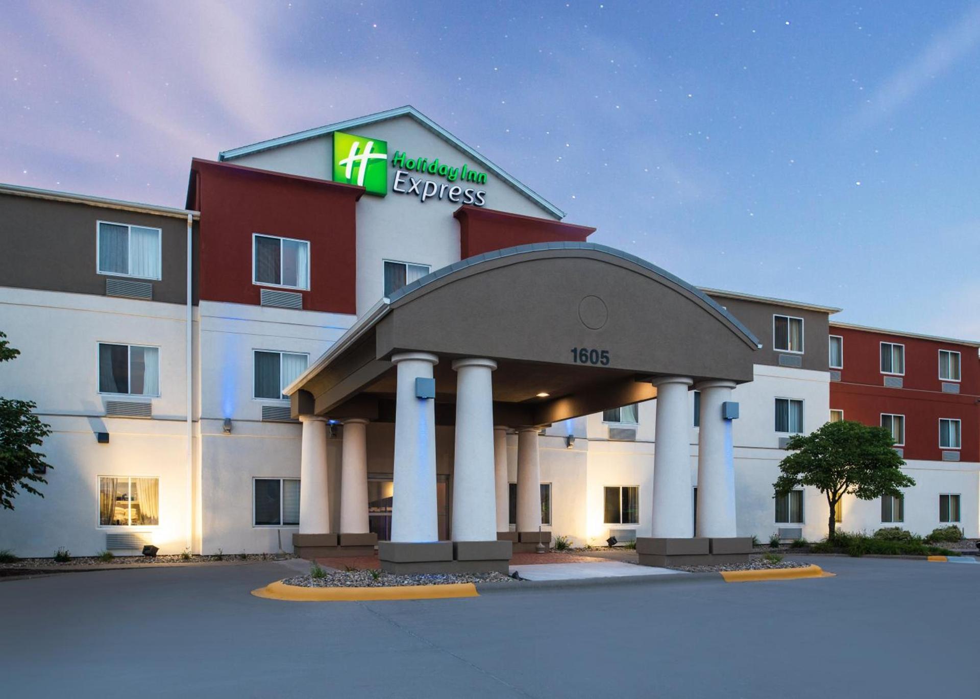 Holiday Inn Express Hotel & Suites Burlington by IHG — hotel in Burlington
