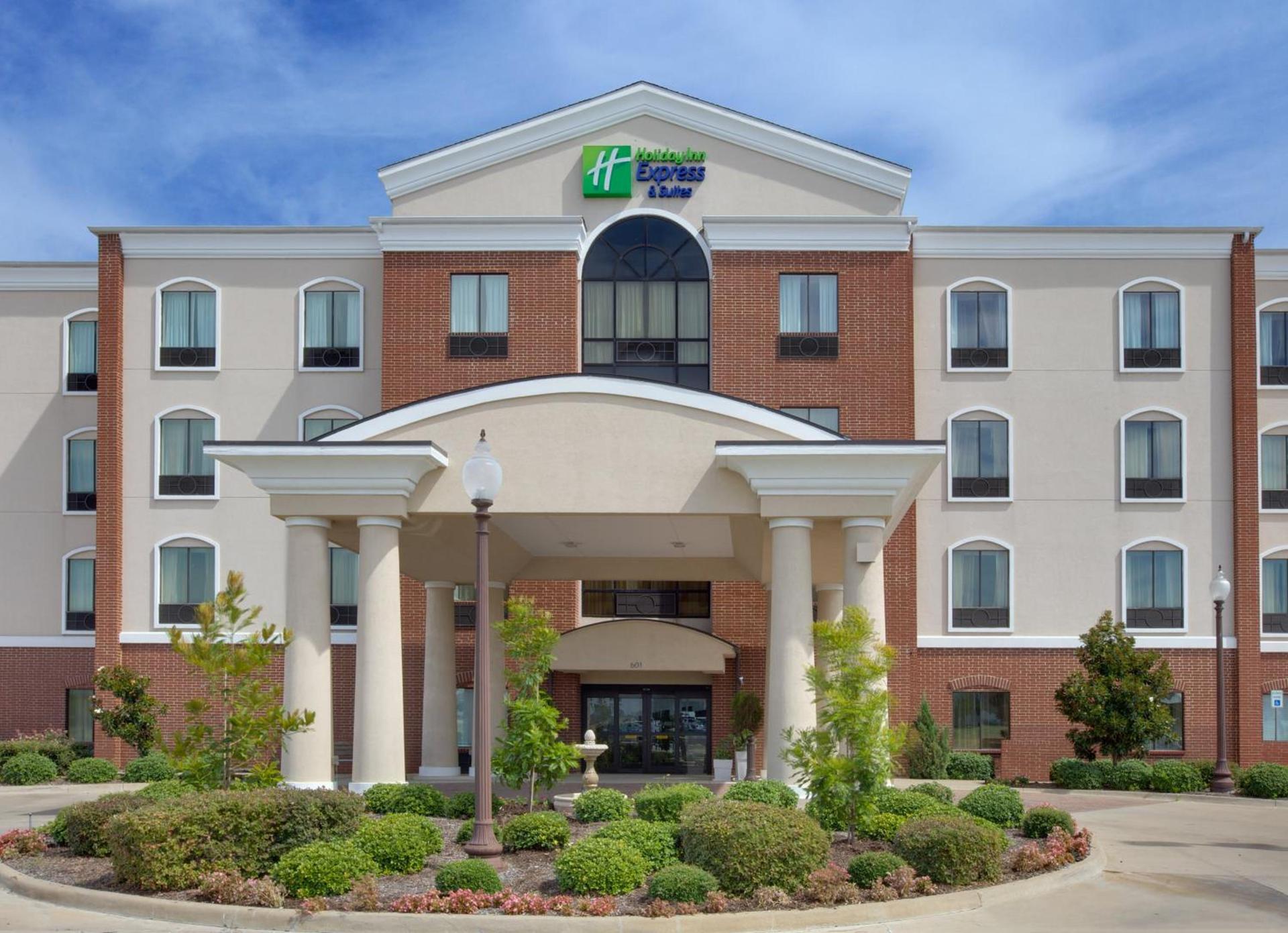 Holiday Inn Express Hotel & Suites Ennis by IHG — hotel in Ennis
